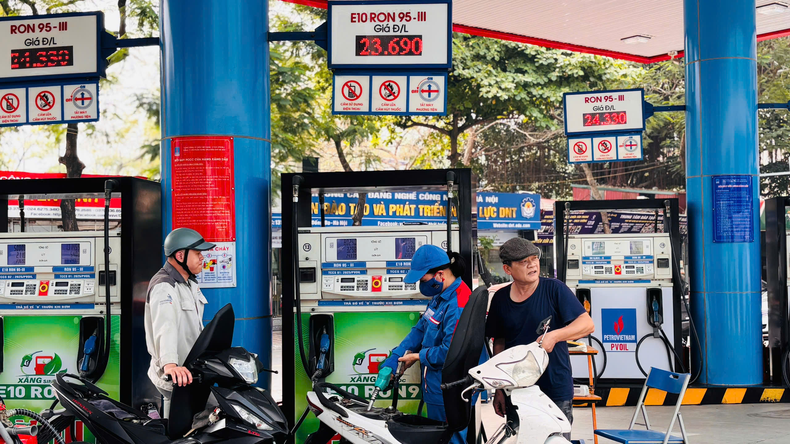 Người tiêu dùng phản hồi tích cực với xăng E10