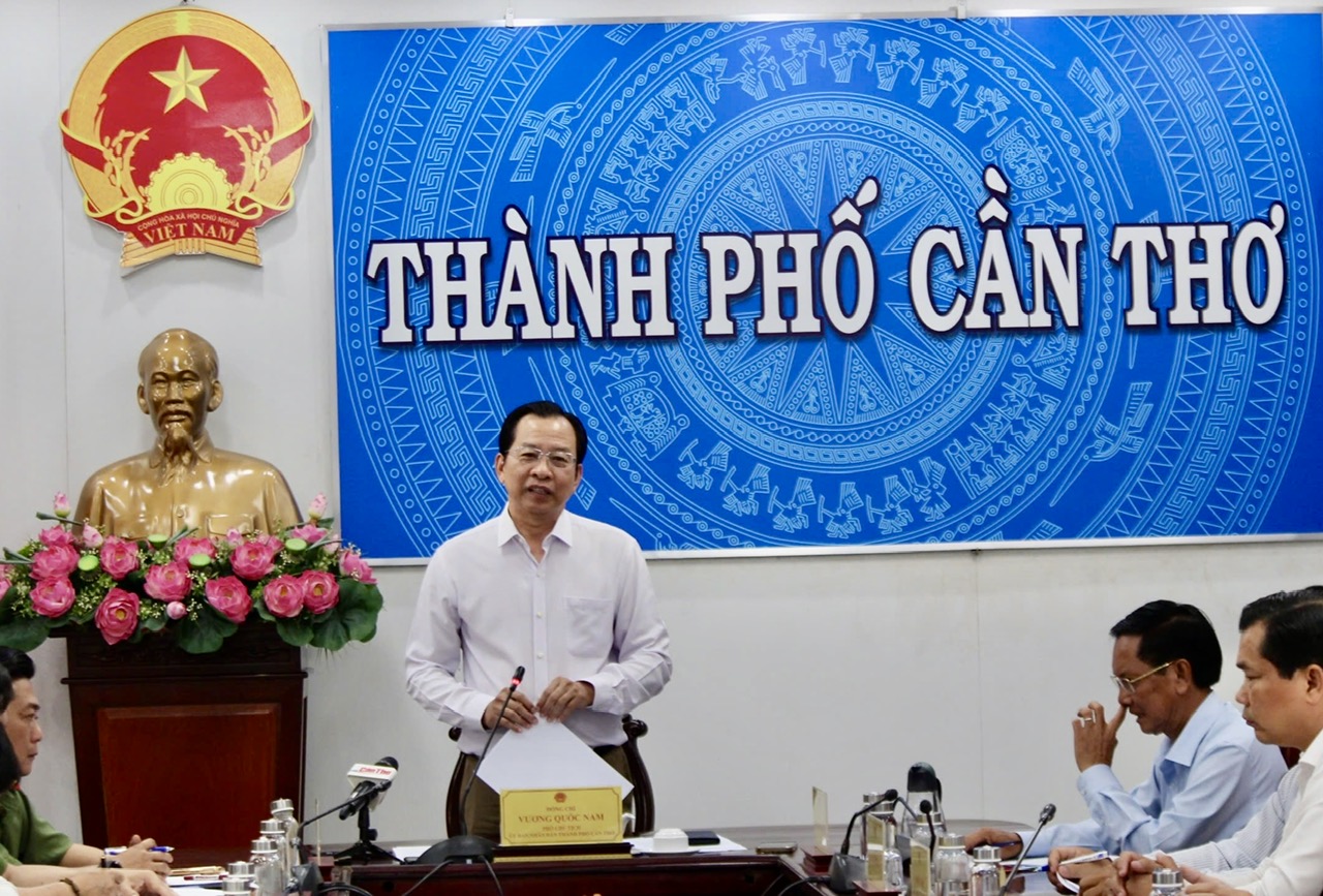 TP. Cần Thơ làm việc với doanh nghiệp xăng dầu để bảo đảm nguồn cung