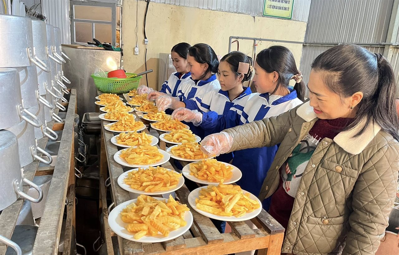 Lào Cai: Người đứng đầu chịu trách nhiệm an toàn thực phẩm bếp ăn tập thể