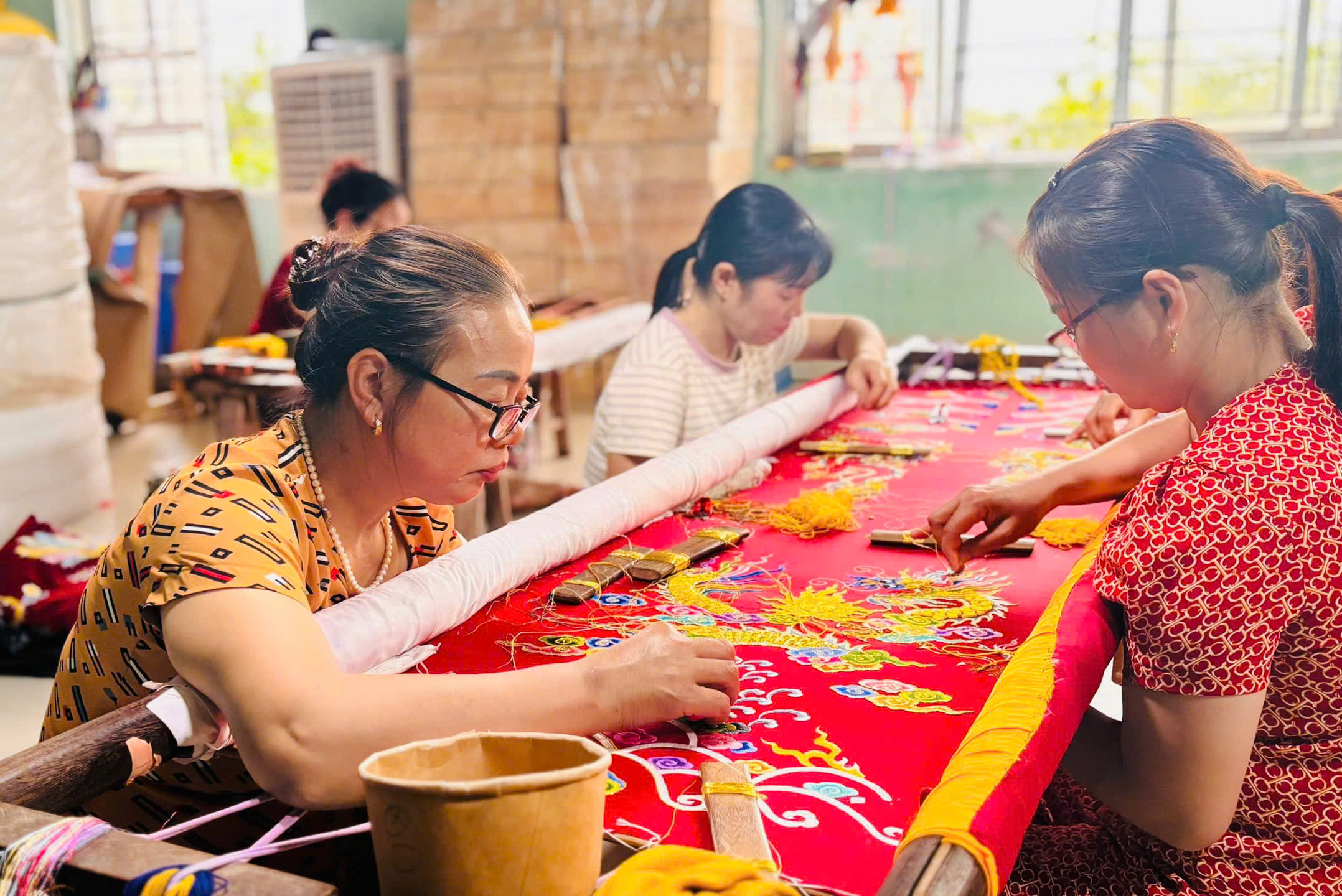 Đông Cứu bảo tồn nghề thêu truyền thống, hướng tới phát triển du lịch