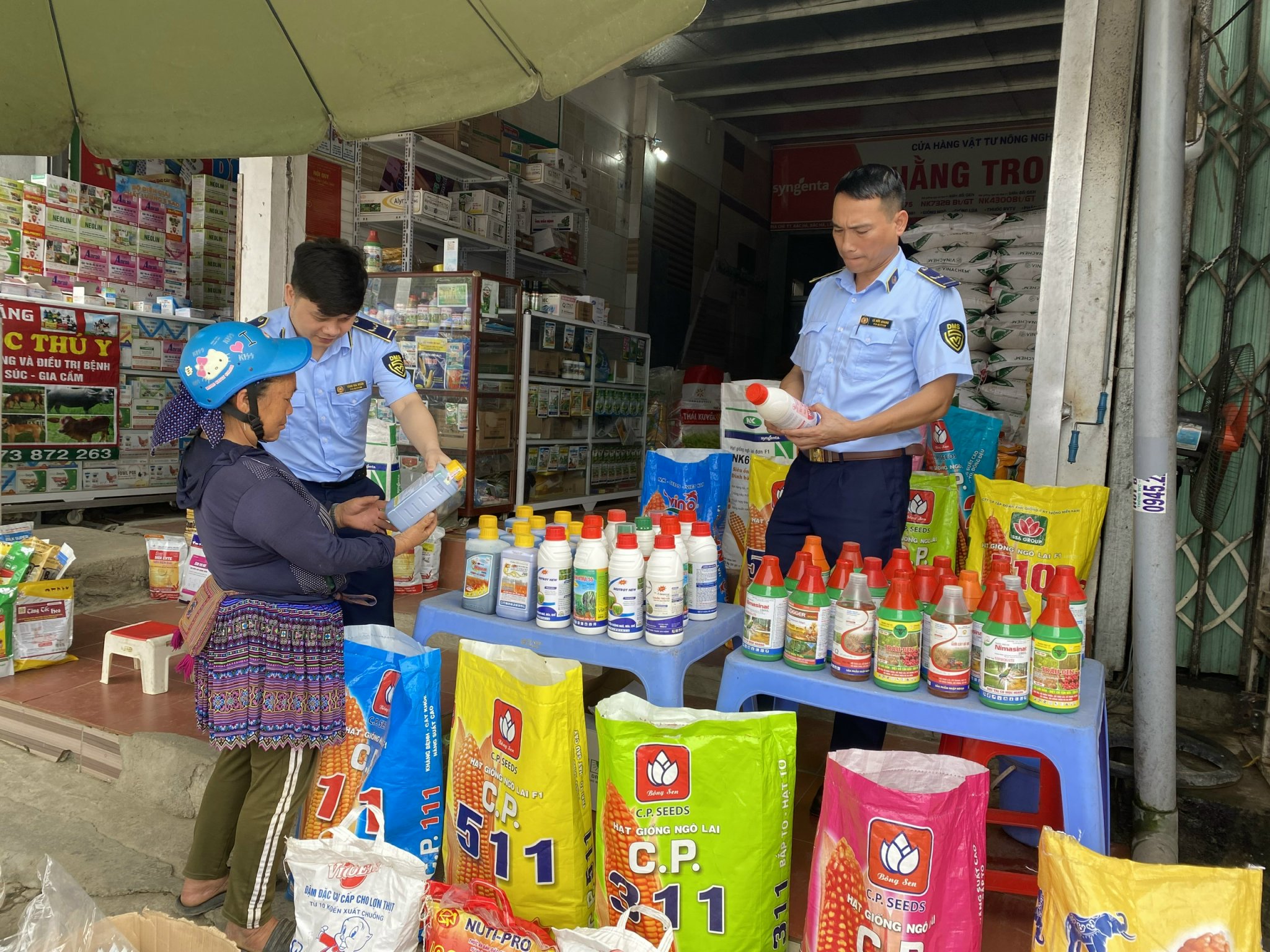 Lào Cai: Chủ động ngăn chặn hành vi nhập lậu vật tư nông nghiệp