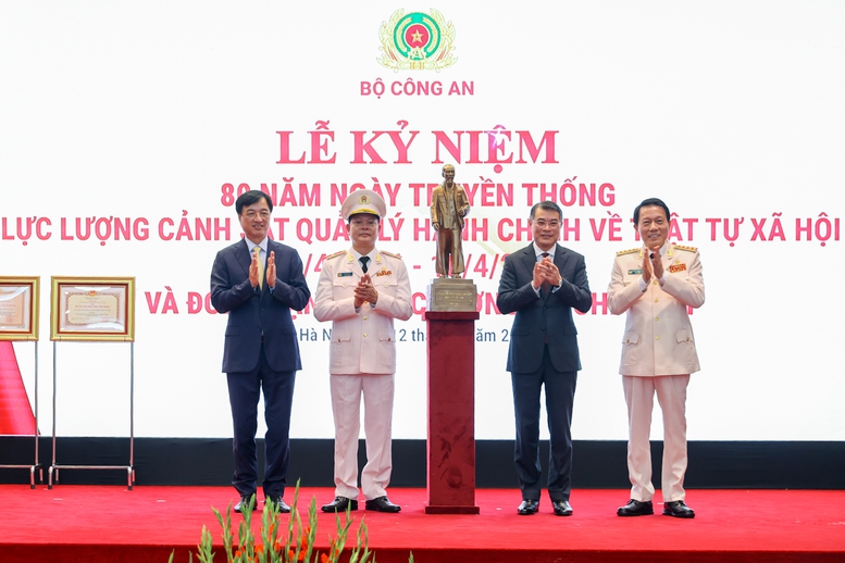 Thủ tướng: Đổi mới quản trị, nâng cao chất lượng phục vụ người dân, doanh nghiệp