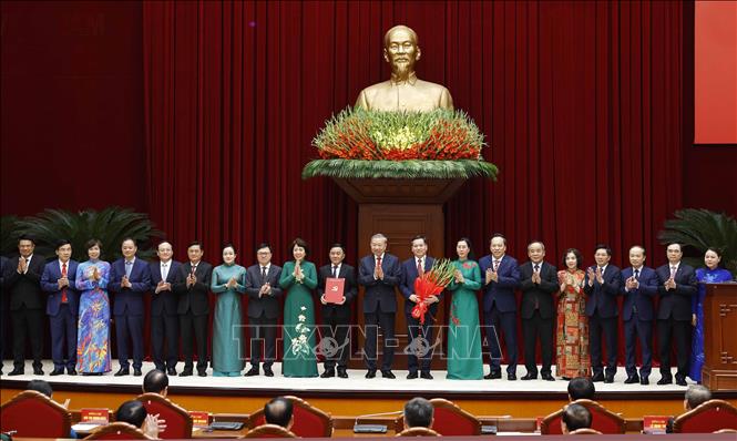 Công bố Quyết định của Bộ Chính trị về công tác cán bộ