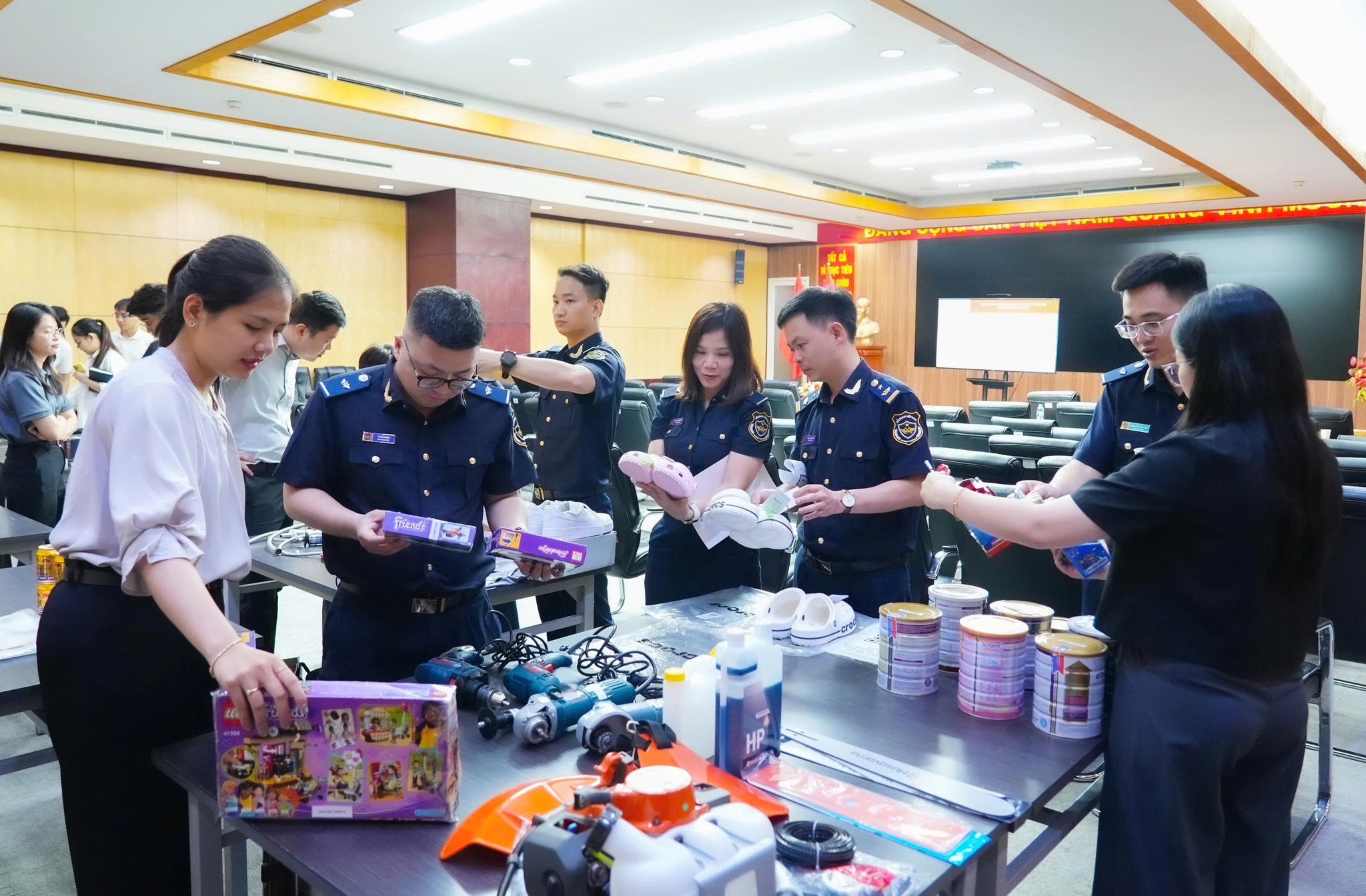 Tăng cường phối hợp kiểm soát hàng giả, xâm phạm sở hữu trí tuệ