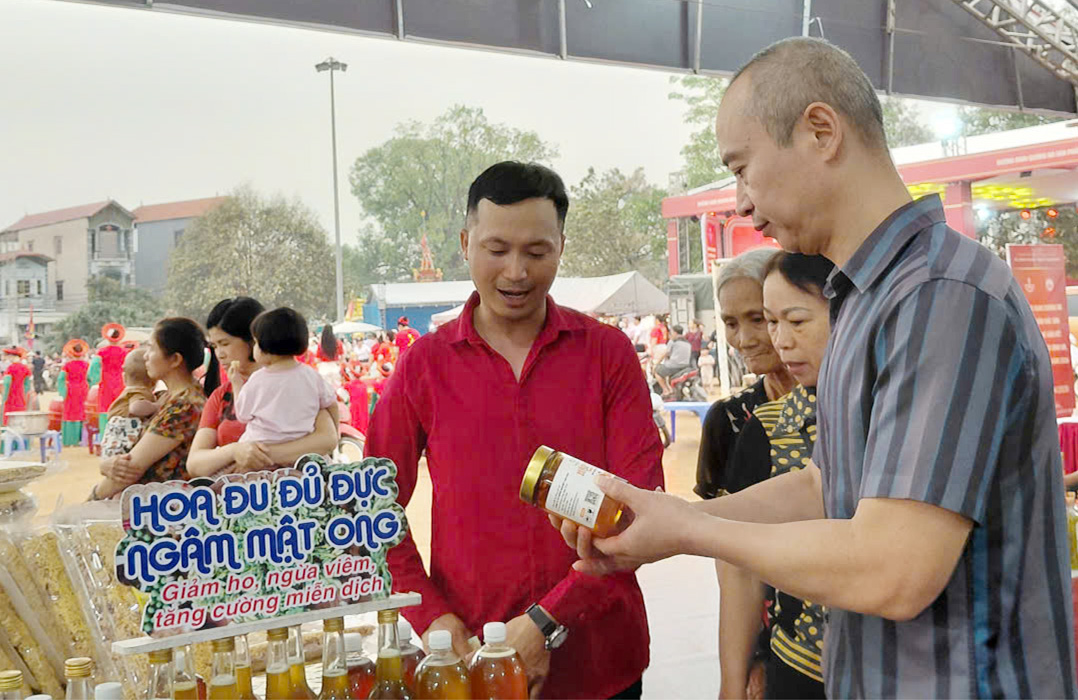 Khai mạc không gian quảng bá đặc sản làng nghề gắn lễ hội Bình Đà