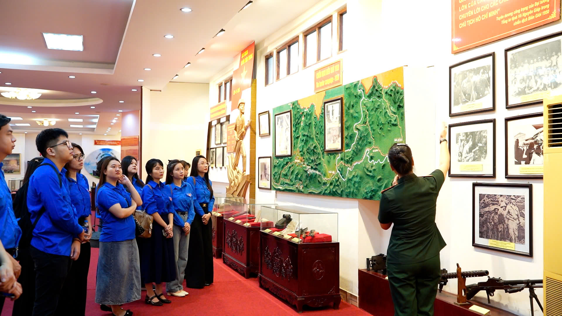 Đoàn Thanh niên Báo Công Thương tham quan, học tập tại Sư đoàn 308