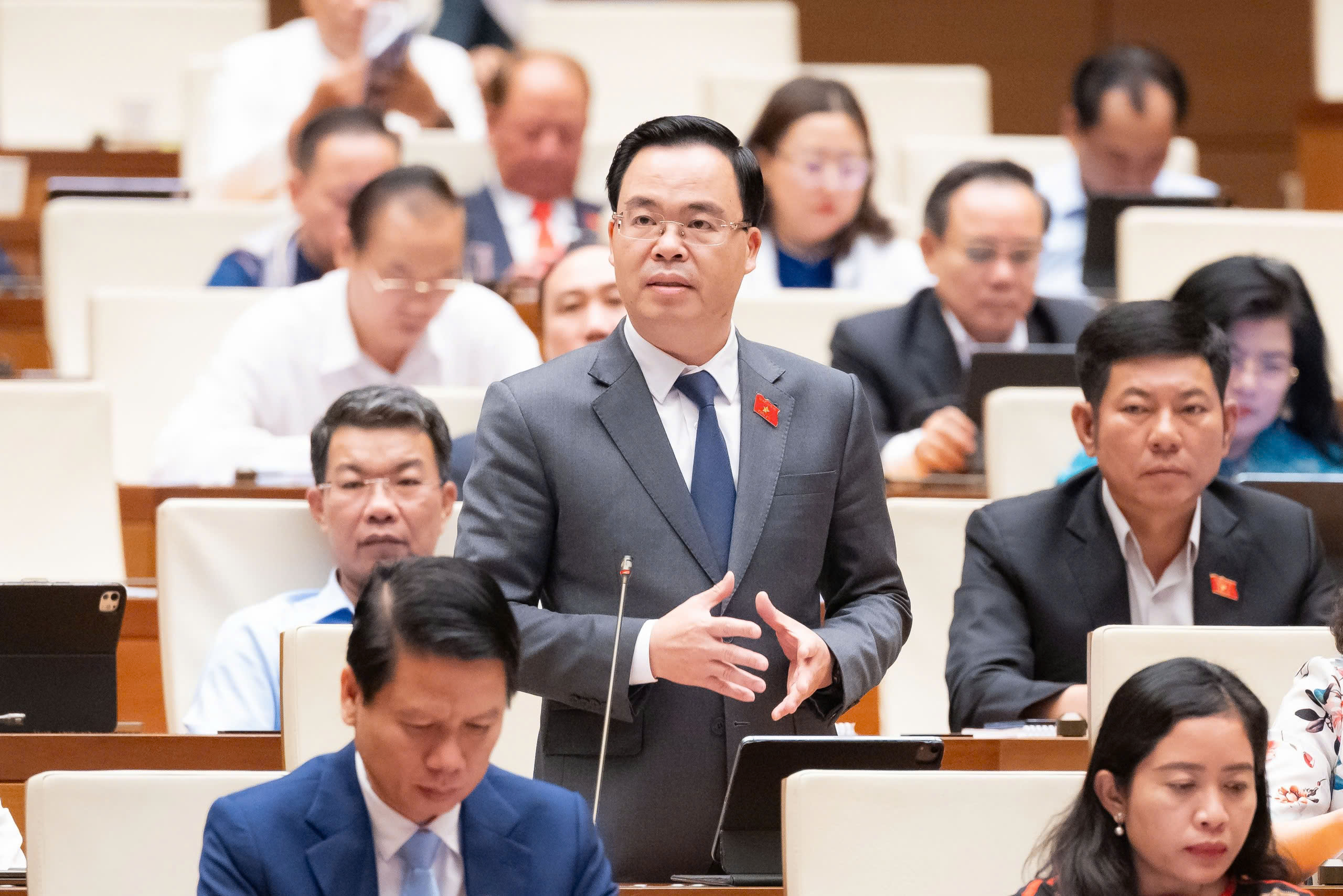 Đại biểu Trần Văn Khải: Đầu tư công phải nhanh hơn, ưu tiên hạ tầng số, năng lượng