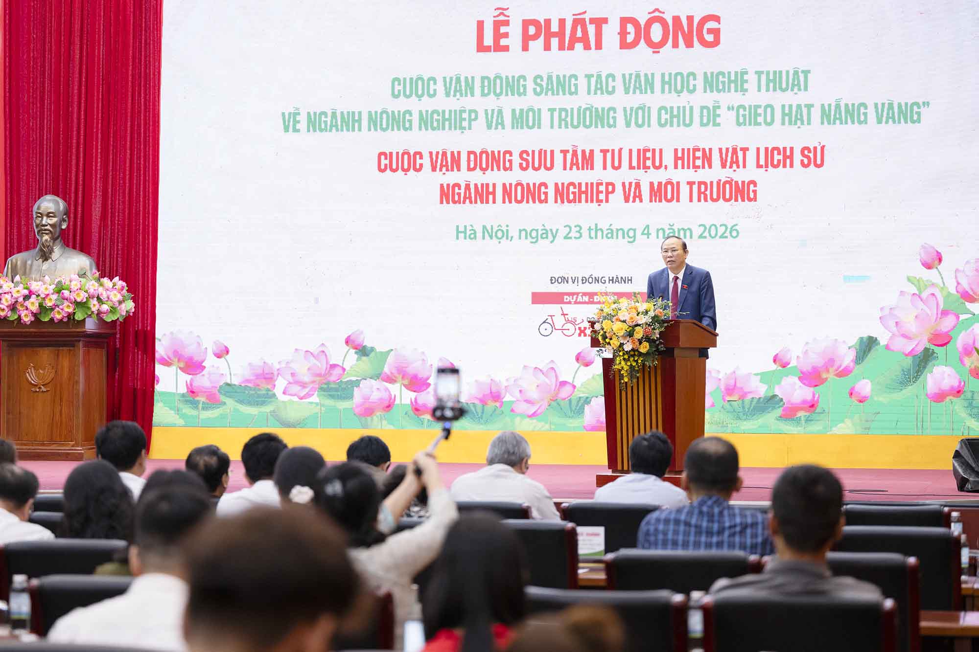 Phát động cuộc sáng tác và sưu tầm tư liệu về nông nghiệp - môi trường
