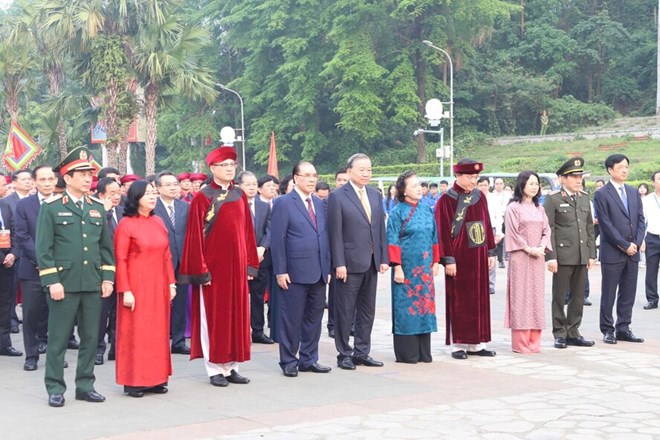 Tổng Bí thư, Chủ tịch nước Tô Lâm dâng hương tưởng niệm các Vua Hùng