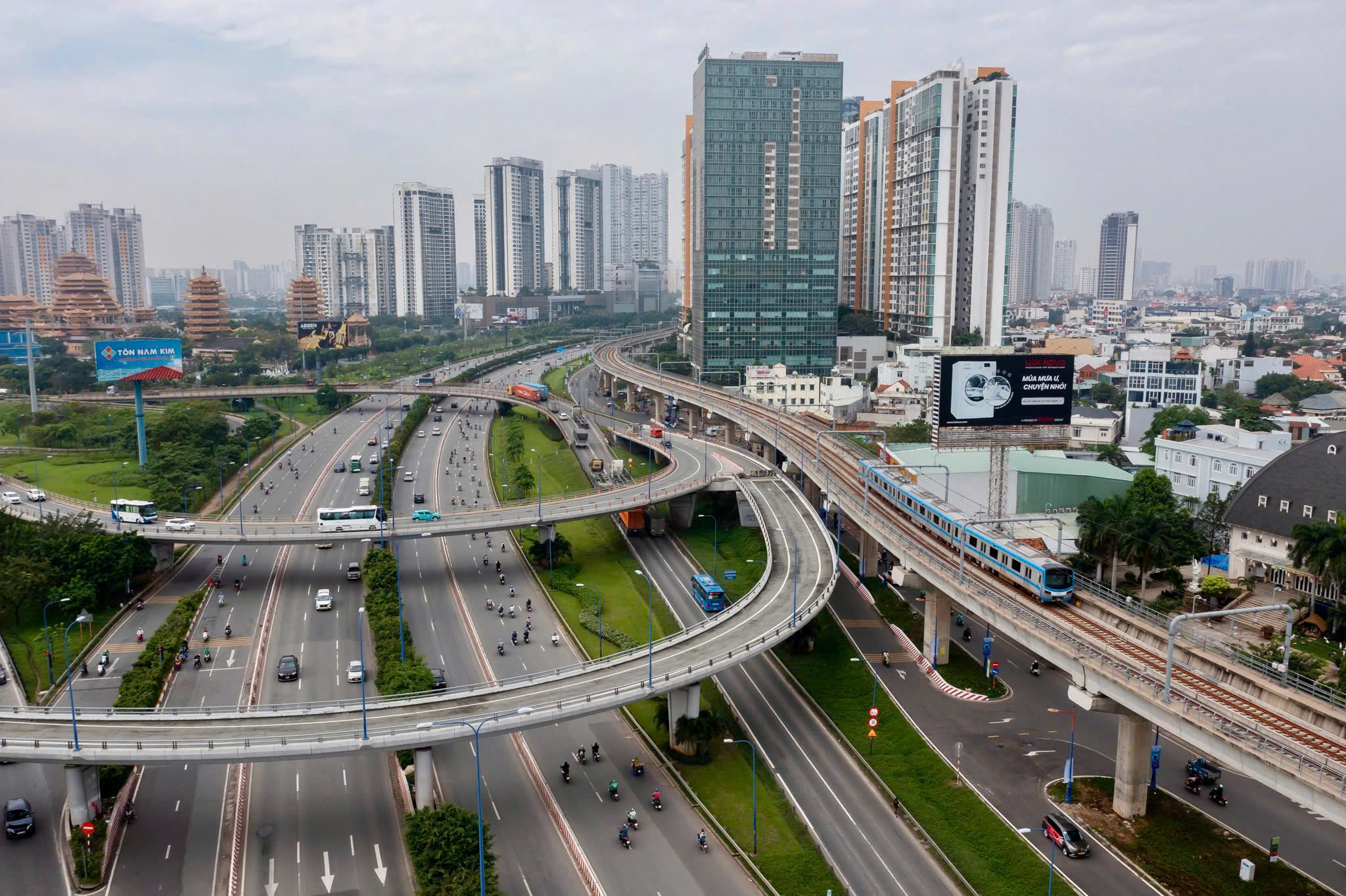 TP. Hồ Chí Minh khẳng định vị thế trung tâm công nghiệp, thương mại lớn nhất cả nước