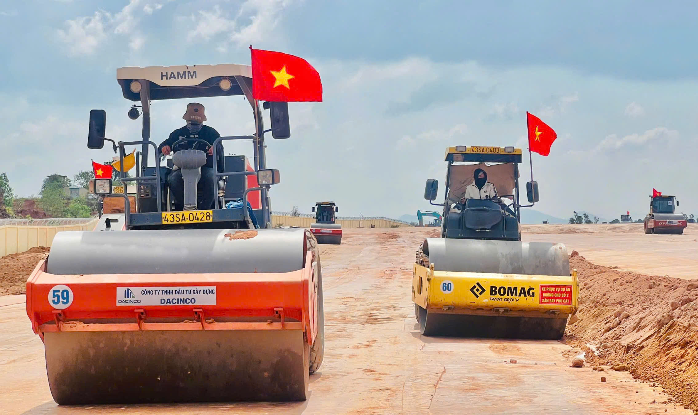 'Vượt nắng, thắng mưa' trên đại dự án nâng cấp sân bay 3.200 tỷ đồng
