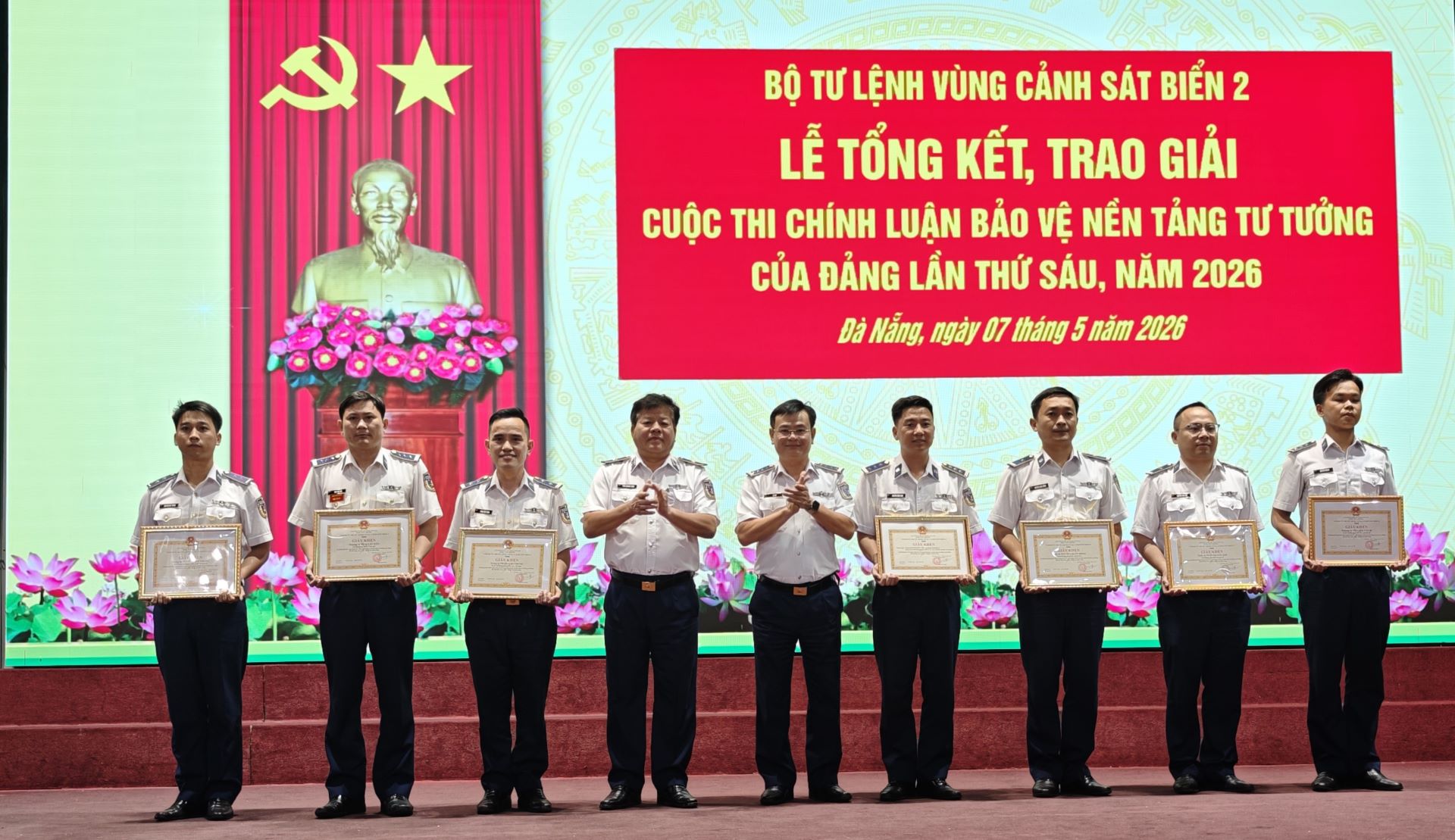 Trao giải cuộc thi chính luận về bảo vệ nền tảng tư tưởng của Đảng