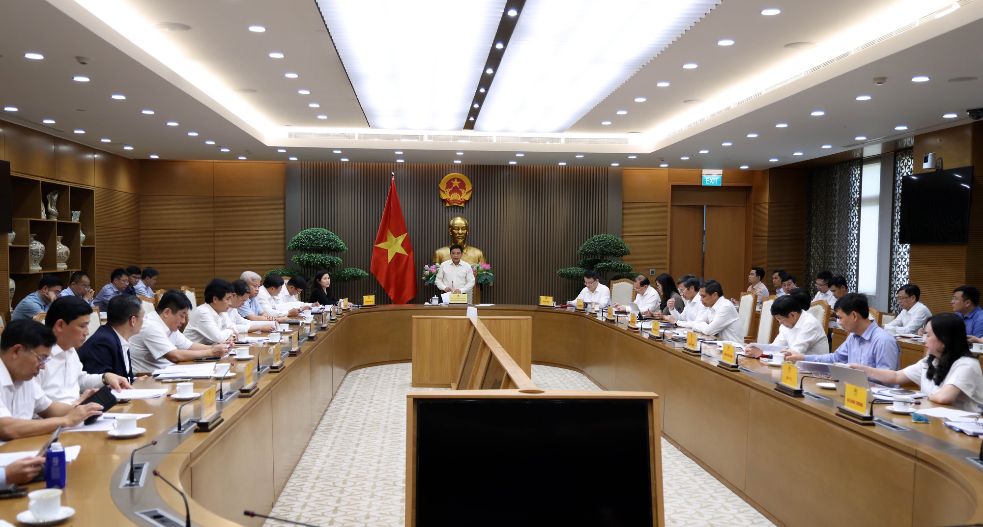 Đẩy nhanh tiến độ giao chỉ tiêu tăng trưởng cho địa phương, doanh nghiệp nhà nước