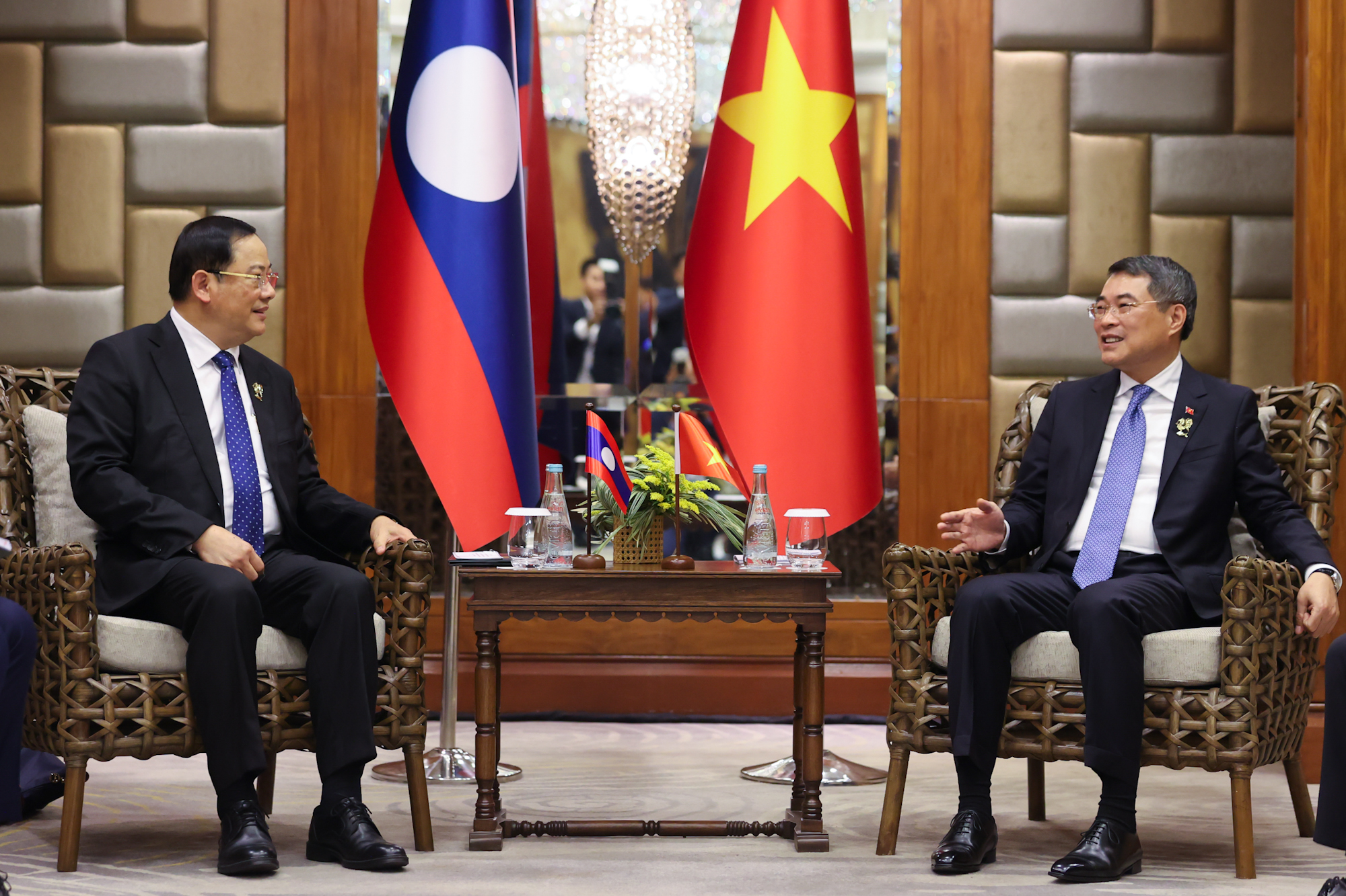 Thủ tướng Lê Minh Hưng: Việt Nam luôn dành ưu tiên cao nhất cho hợp tác với Lào