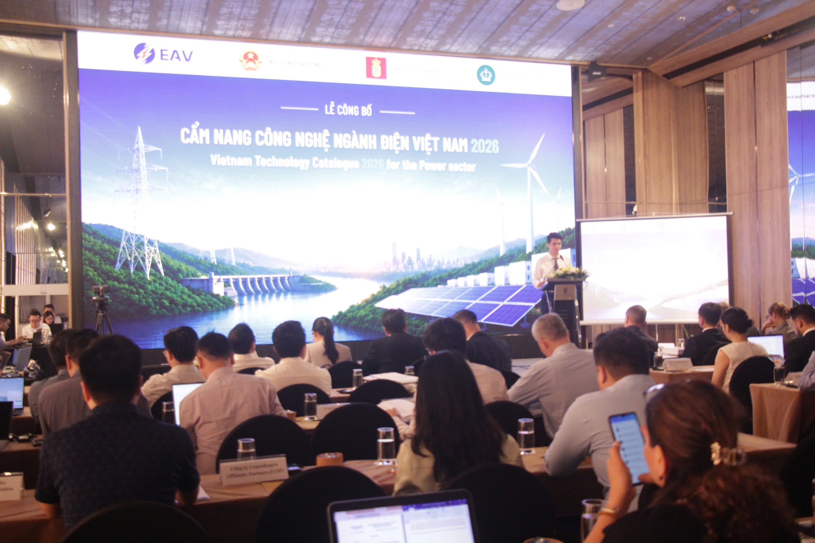 Ra mắt Bộ cẩm nang công nghệ ngành điện Việt Nam 2026