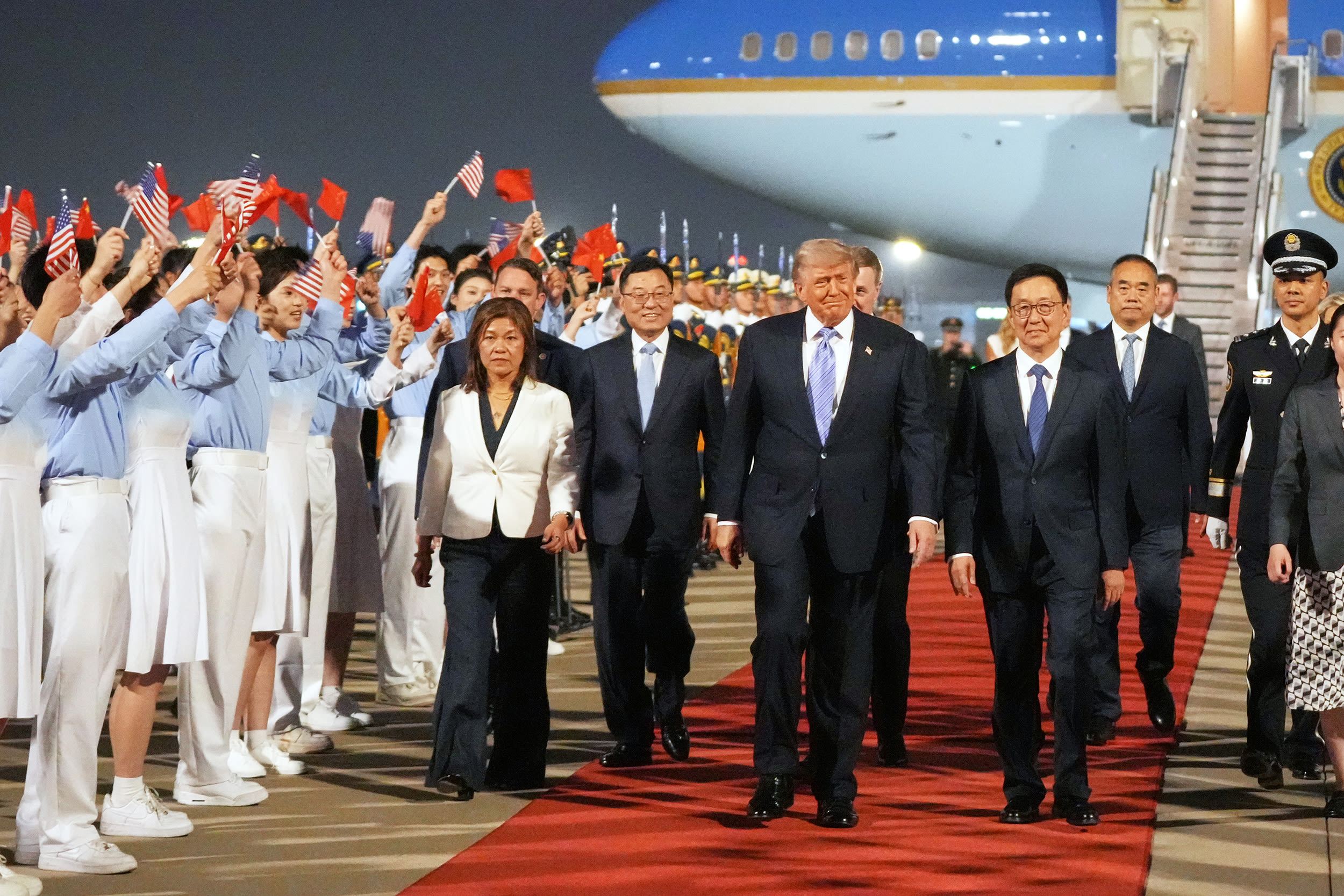 Tổng thống Donald Trump bắt đầu chuyến công du Trung Quốc