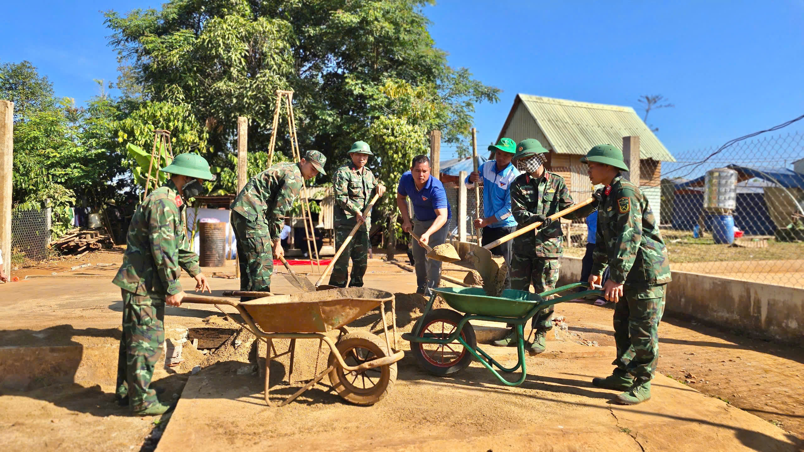 Gia Lai huy động lực lượng quân đội xóa nhà tạm cho người yếu thế