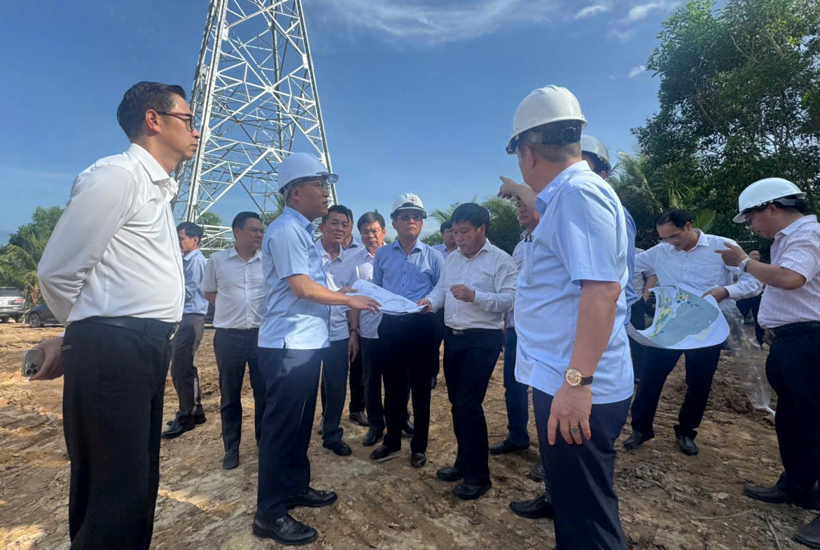 Thứ trưởng Nguyễn Hoàng Long kiểm tra tiến độ lưới điện Phú Quốc phục vụ APEC 2027