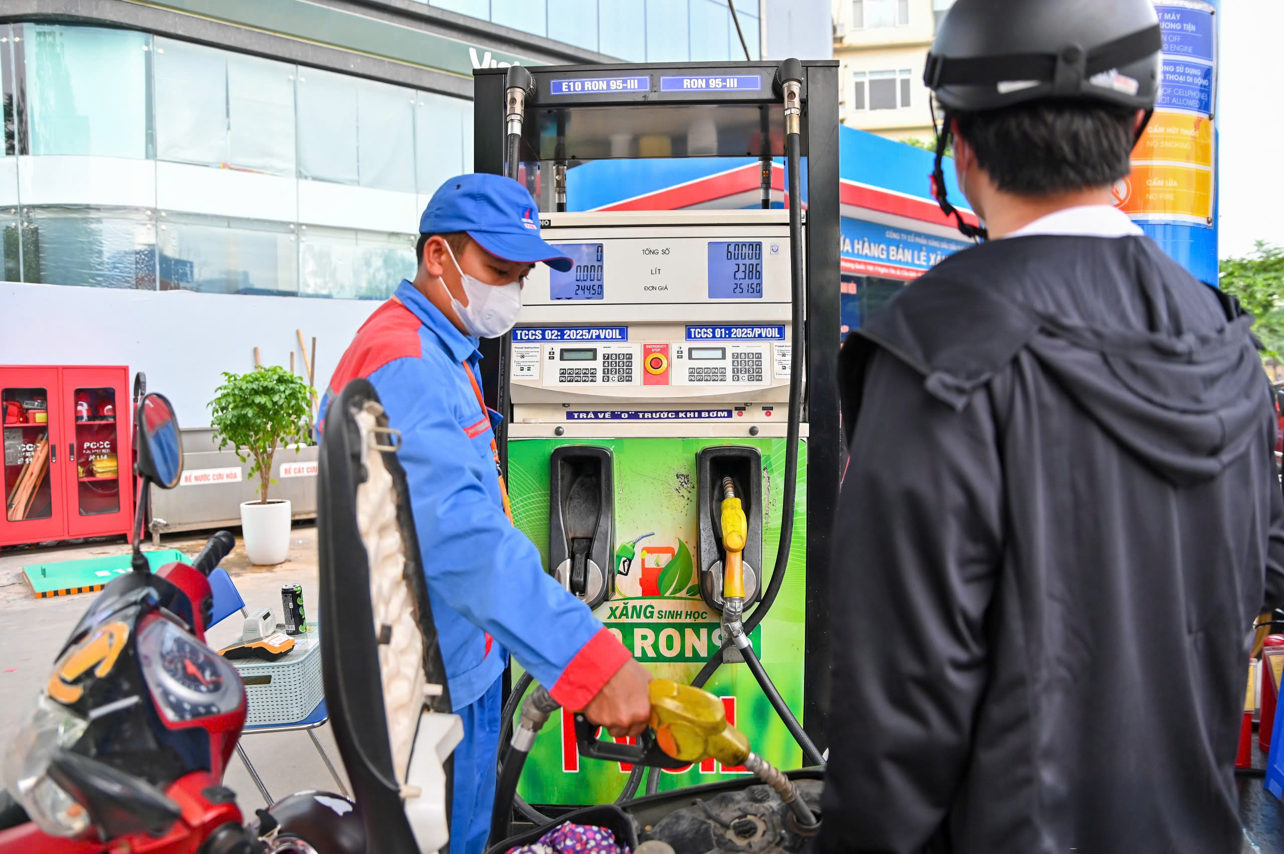 Giá xăng dầu đồng loạt giảm mạnh từ 15 giờ ngày 14/5/2026