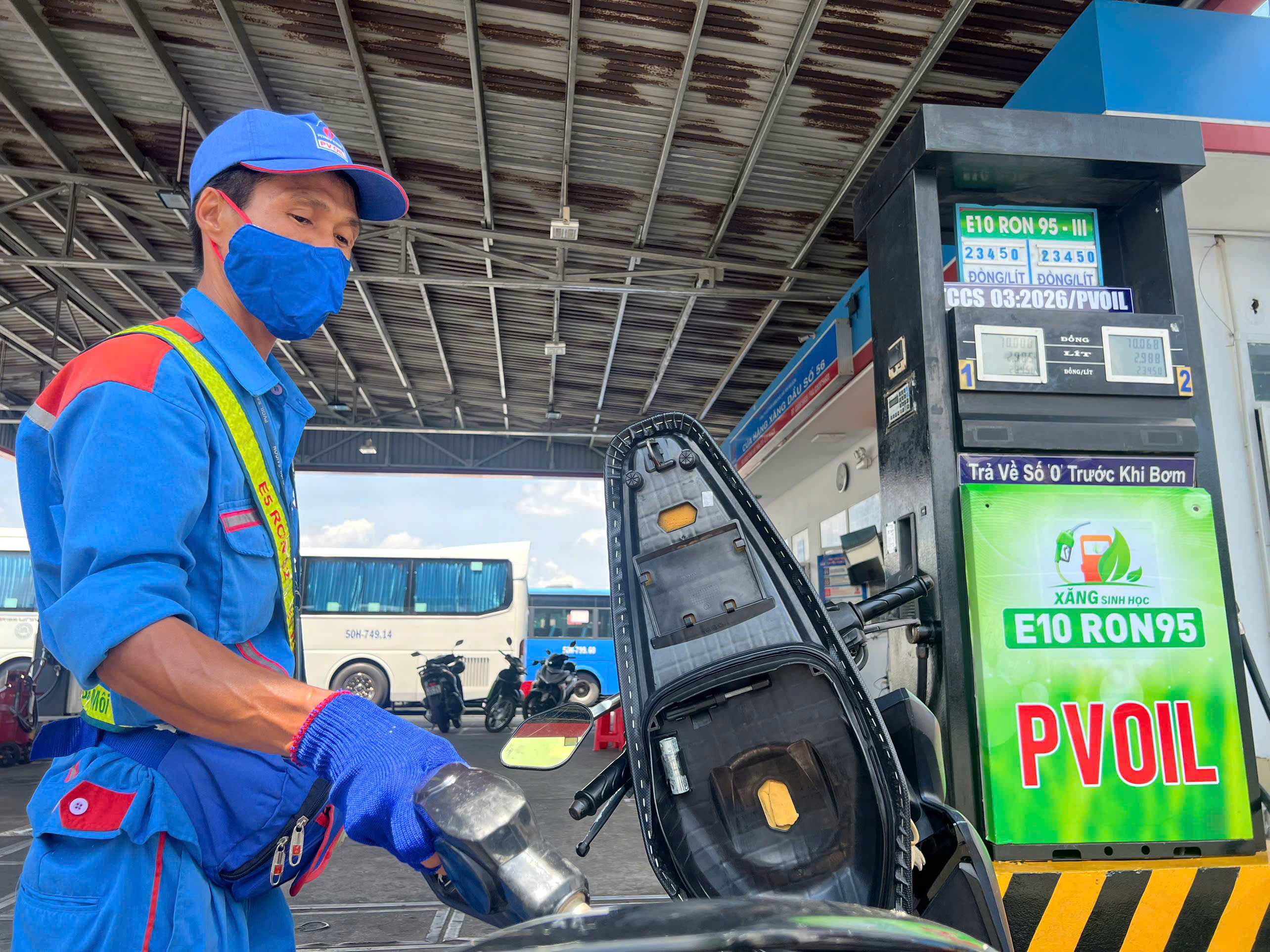 TP. Hồ Chí Minh: Doanh nghiệp đầu mối sẵn sàng cung ứng xăng E10 toàn thị trường