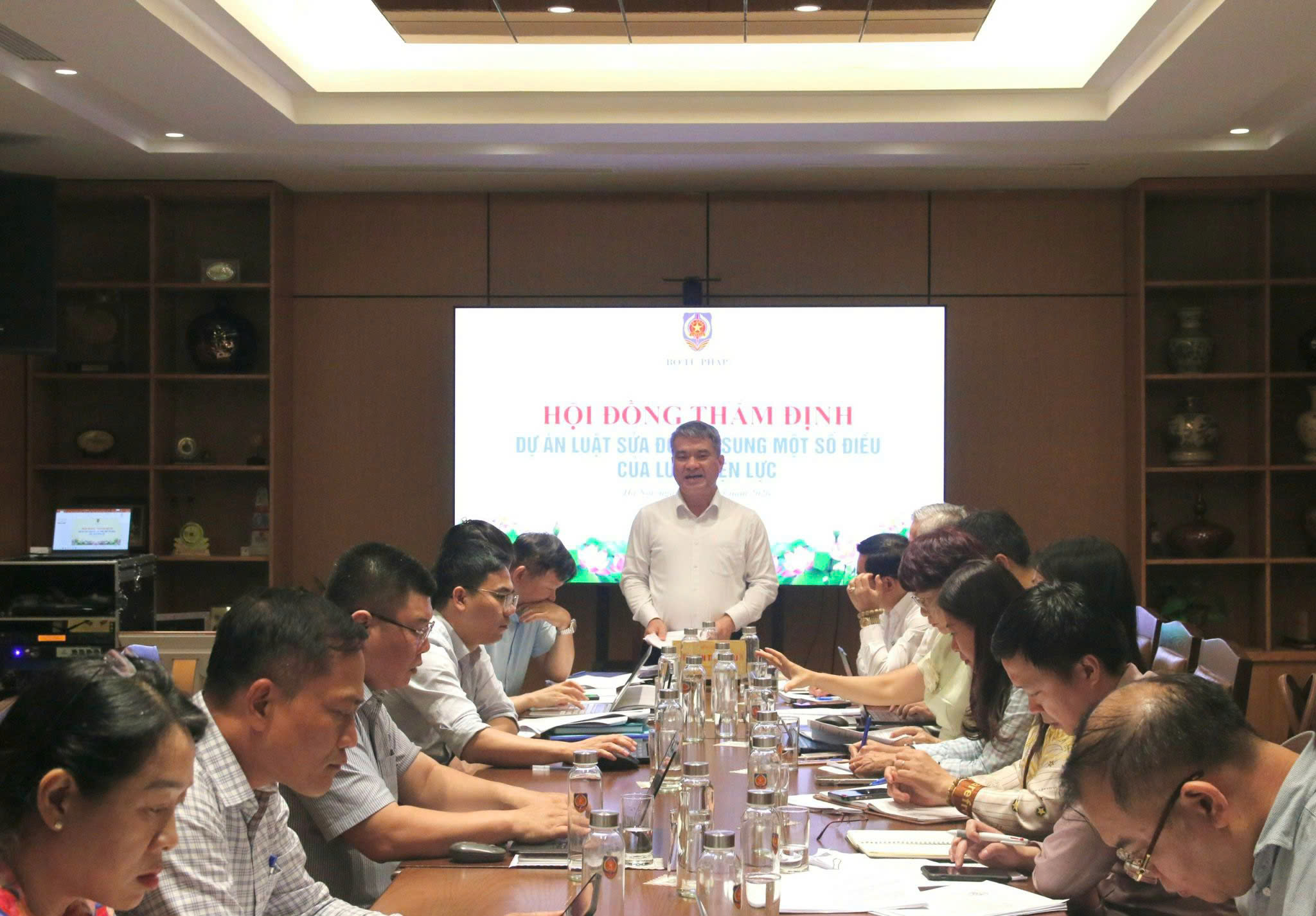 Rà soát toàn diện dự thảo sửa đổi Luật Điện lực, tạo dư địa tăng trưởng hai con số