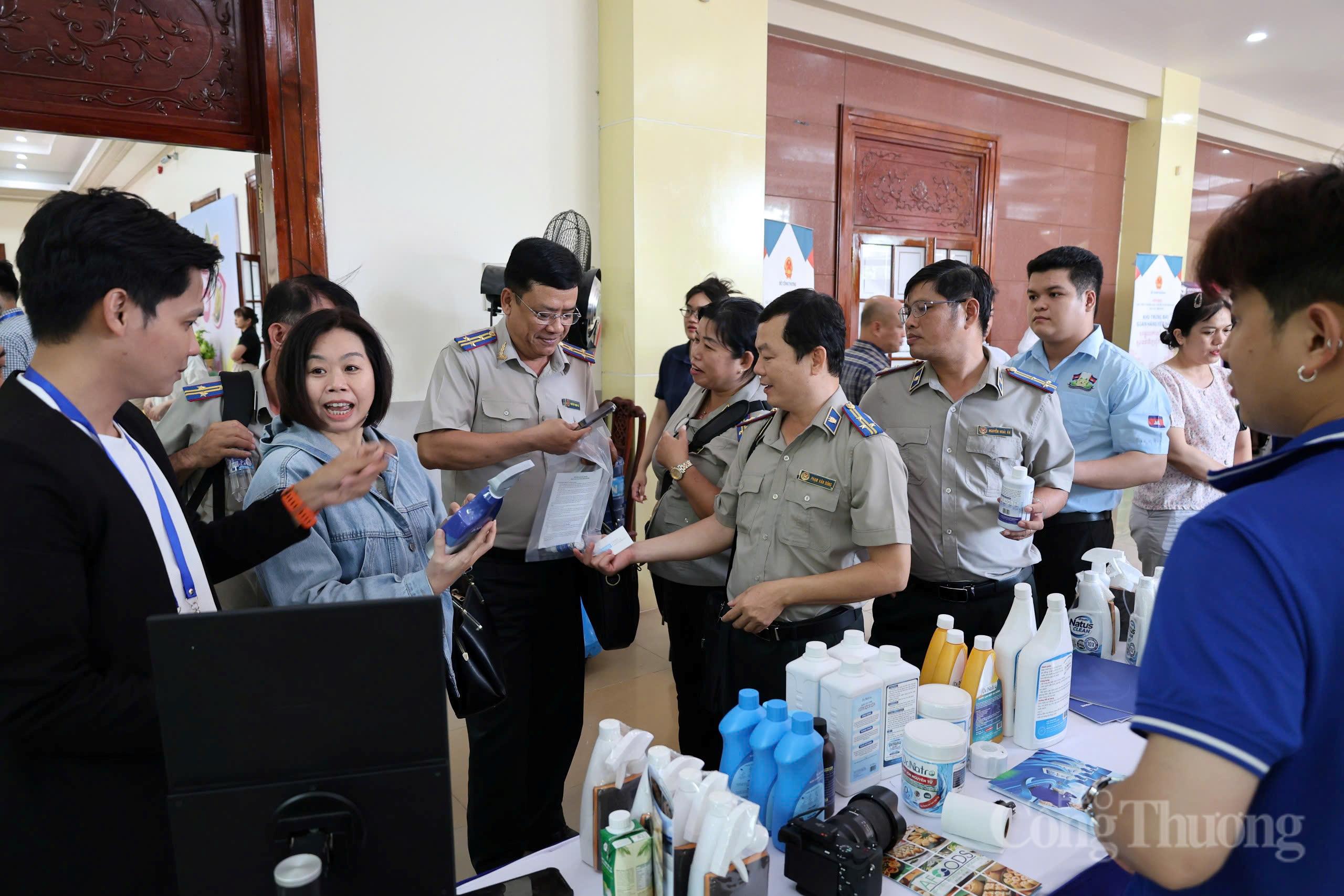 Khơi thông chuỗi cung ứng Việt Nam - Campuchia