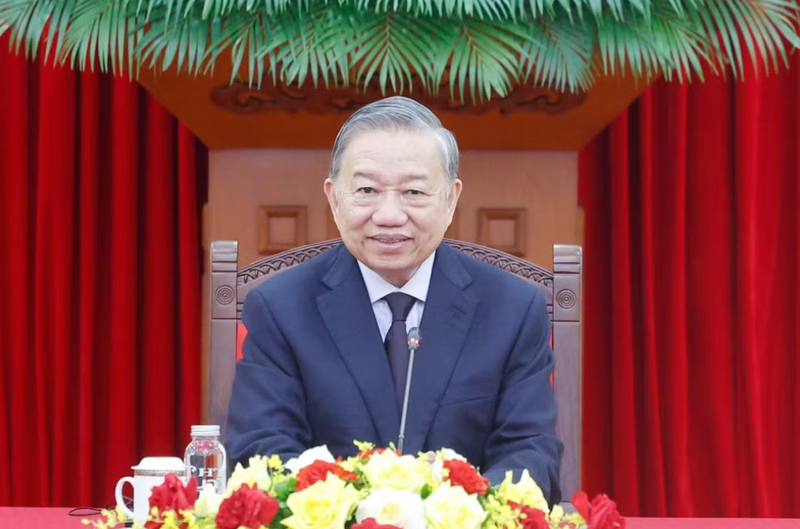 Ánh sáng Hồ Chí Minh soi đường cho chúng ta đi