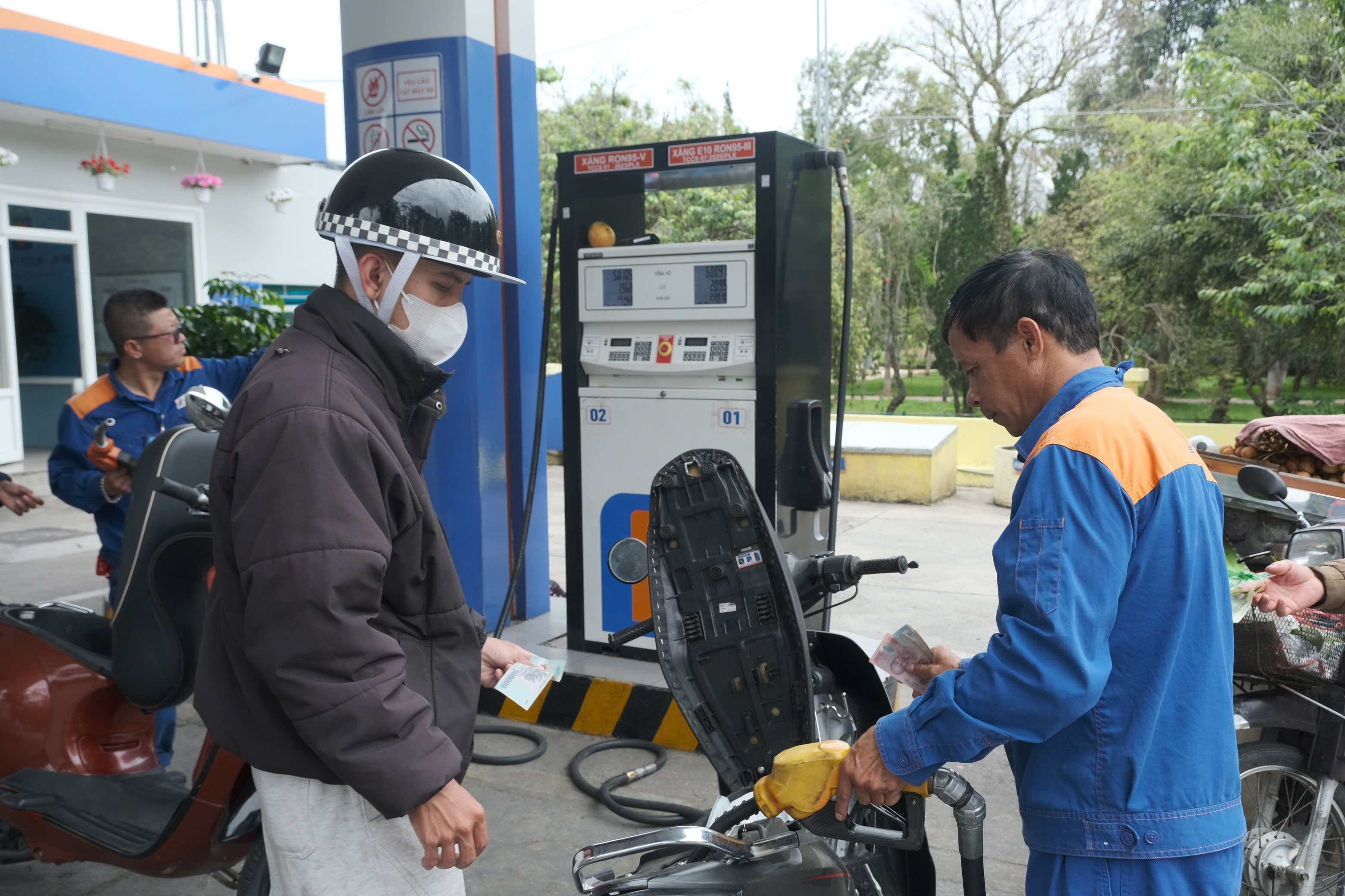  Lâm Đồng tăng tốc chuyển sang dùng xăng sinh học E10