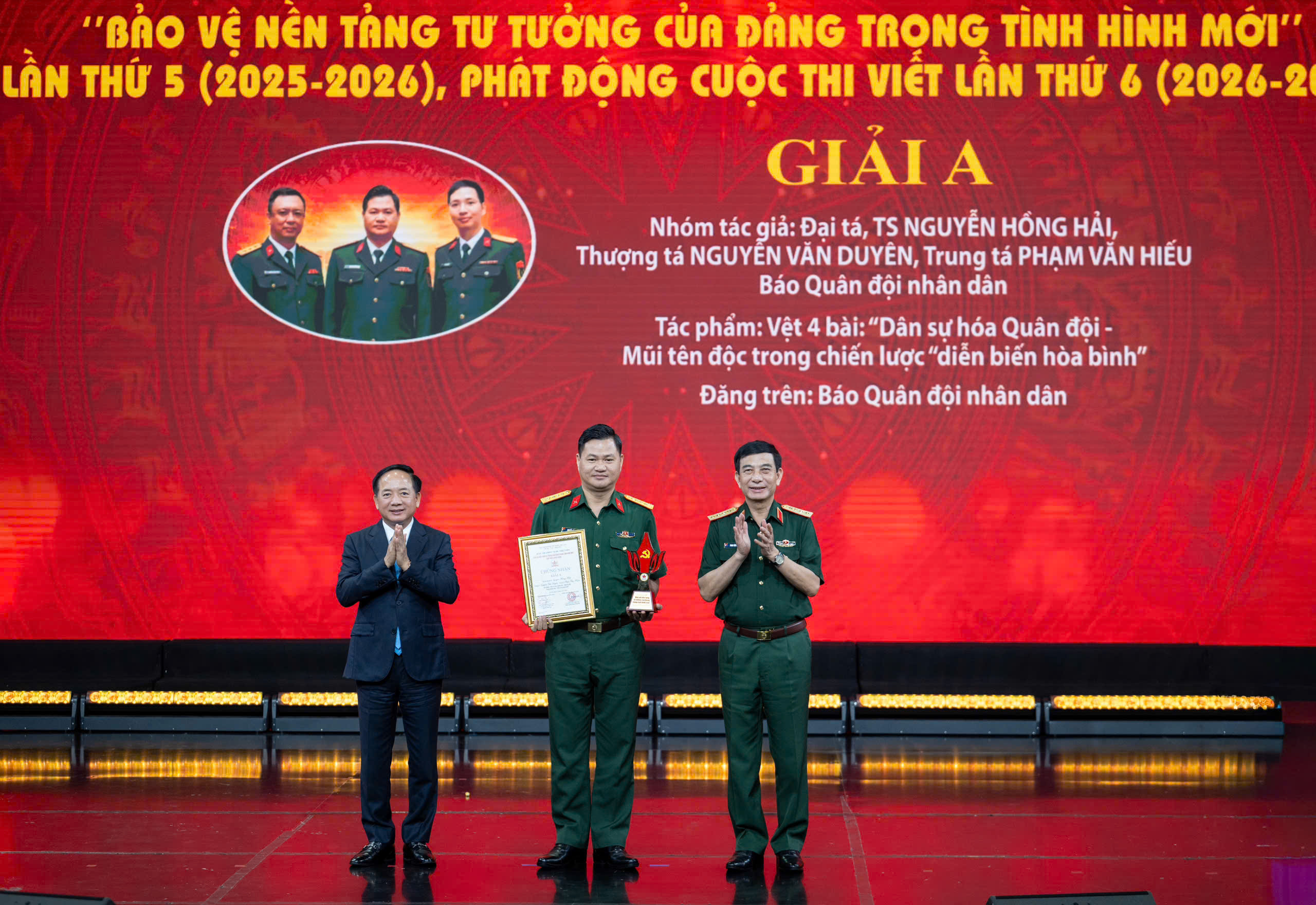 Trao giải Cuộc thi viết 'Bảo vệ nền tảng tư tưởng của Đảng trong tình hình mới'