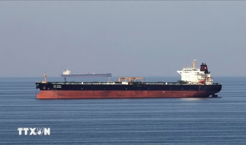 Các siêu tàu chở dầu Trung Quốc rời eo biển Hormuz 