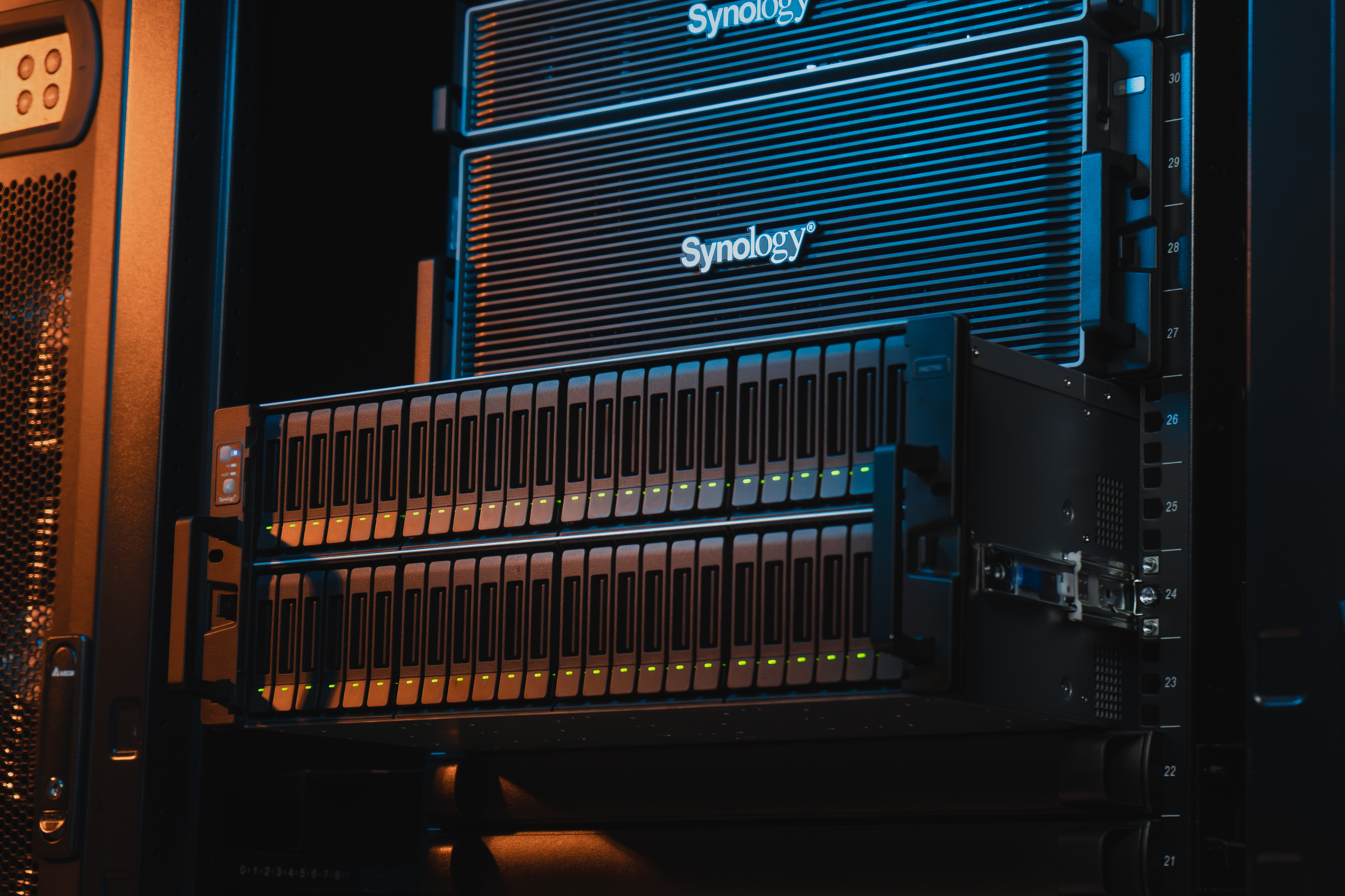 Synology ra mắt PAS7700 cho môi trường dữ liệu cường độ cao
