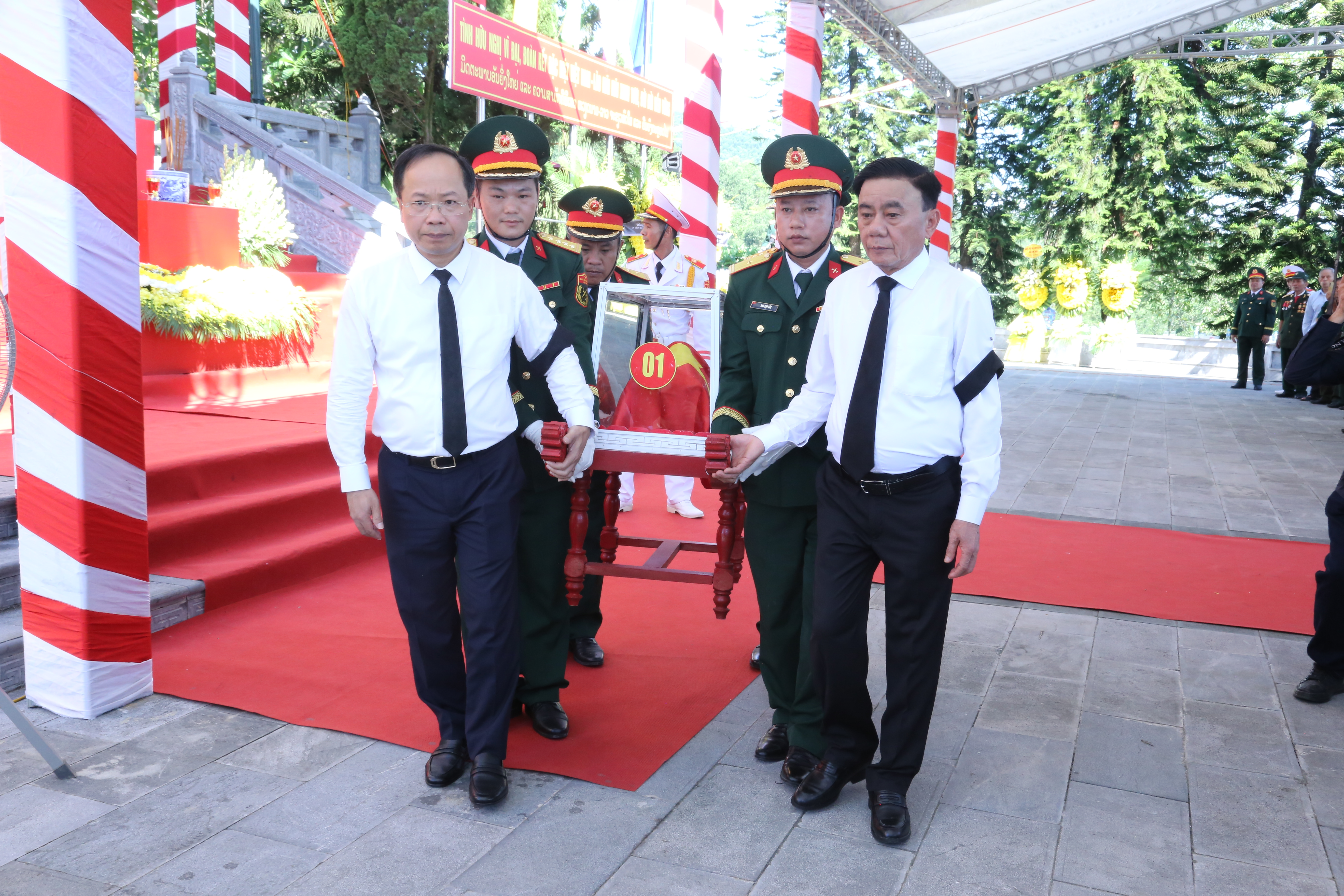 Thường trực Ban Bí thư dự Lễ viếng, truy điệu liệt sỹ tại Hà Tĩnh