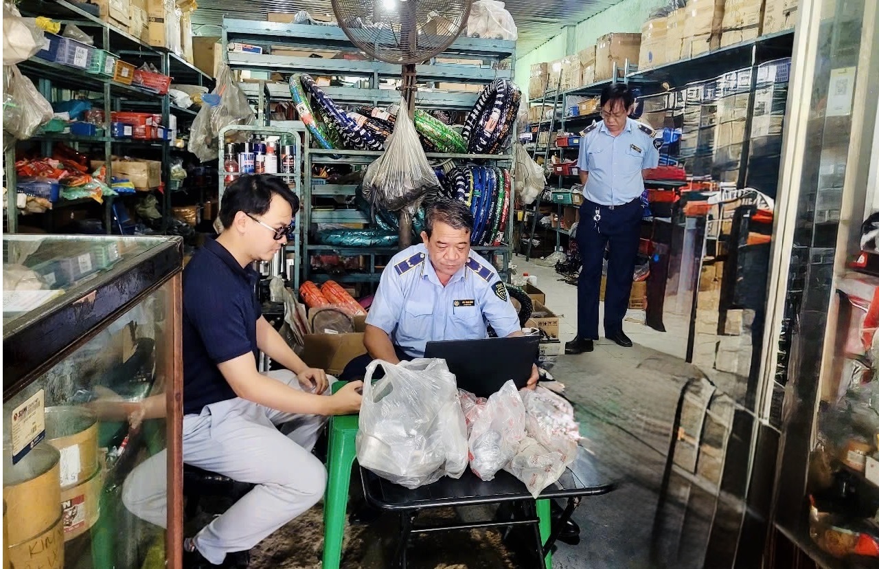 Quản lý thị trường Đồng Nai: Quyết liệt trấn áp hàng giả, xâm phạm sở hữu trí tuệ