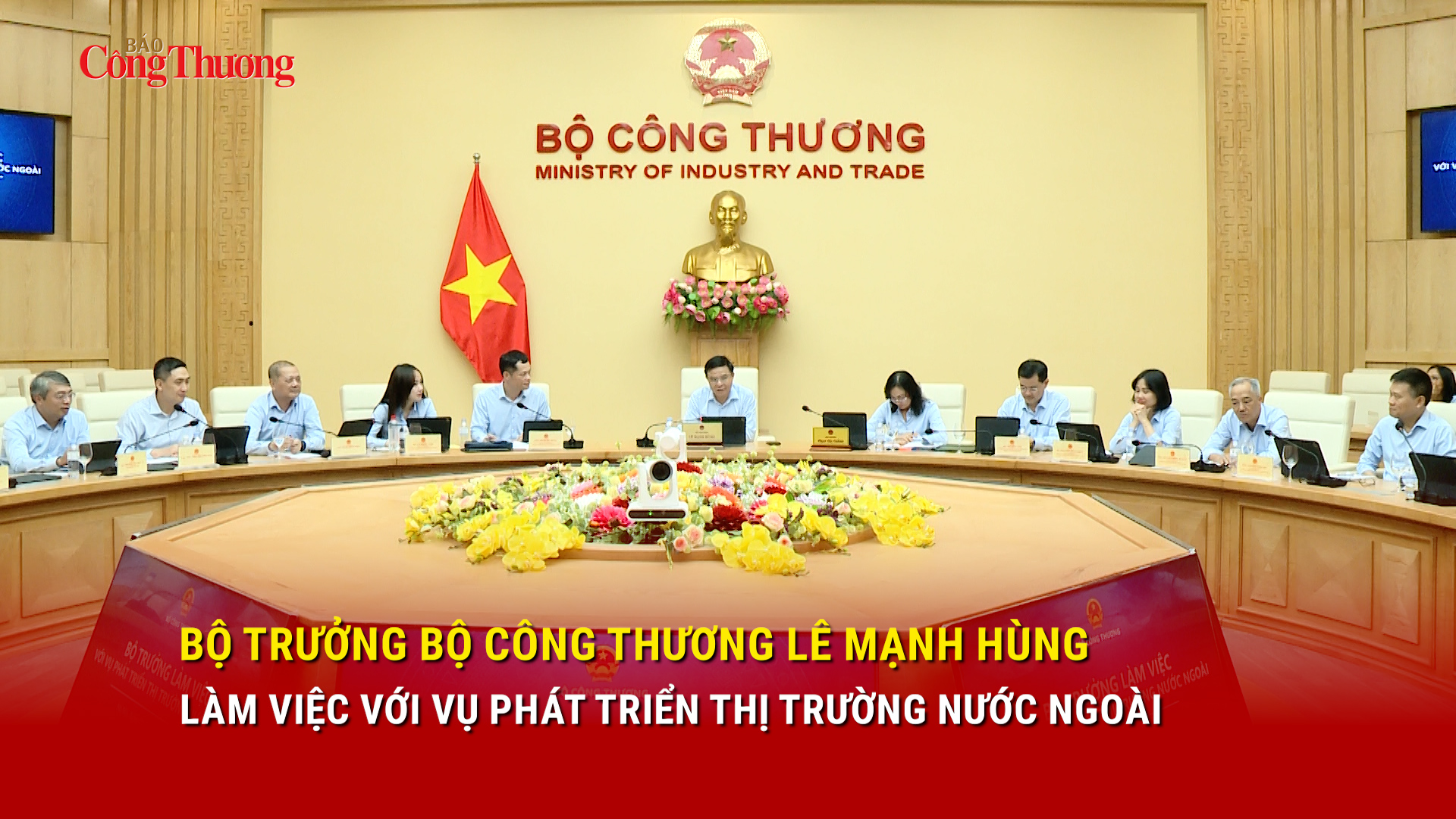 Bộ trưởng Bộ Công Thương Lê Mạnh Hùng làm việc với Vụ Phát triển thị trường nước ngoài