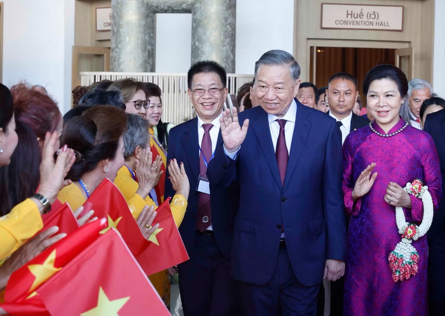 Tổng Bí thư, Chủ tịch nước Tô Lâm gặp gỡ cộng đồng người Việt Nam tại Thái Lan