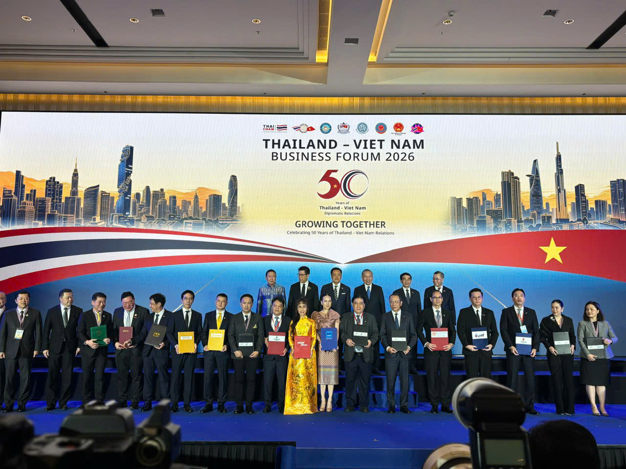 PV Power và B.GRIMM Power ký MOU phát triển dự án điện khí LNG Vũng Áng 3