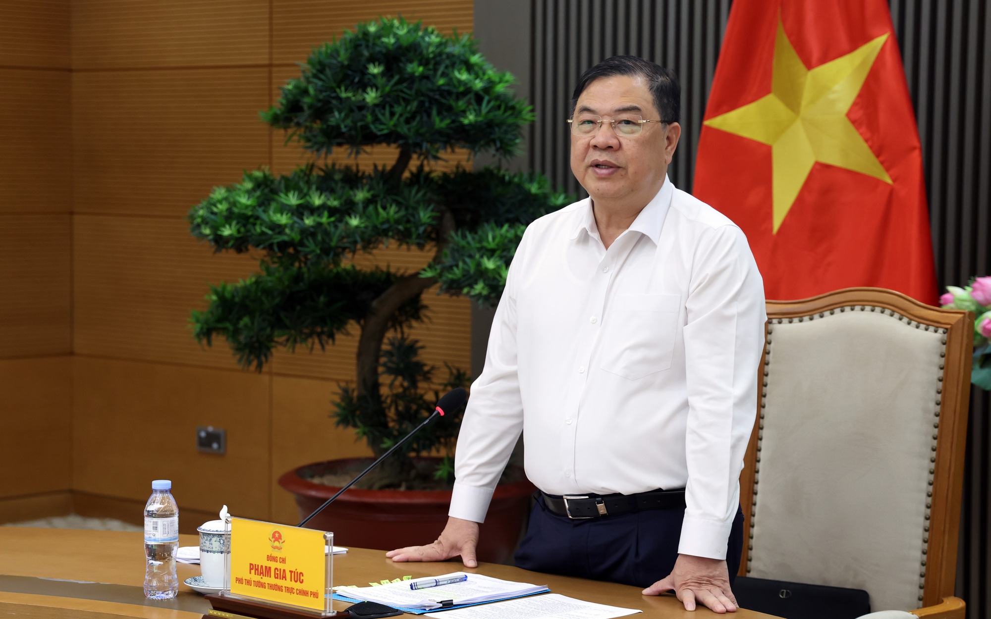Phó Thủ tướng Phạm Gia Túc chỉ đạo tháo gỡ khó khăn cho dệt may, da giày