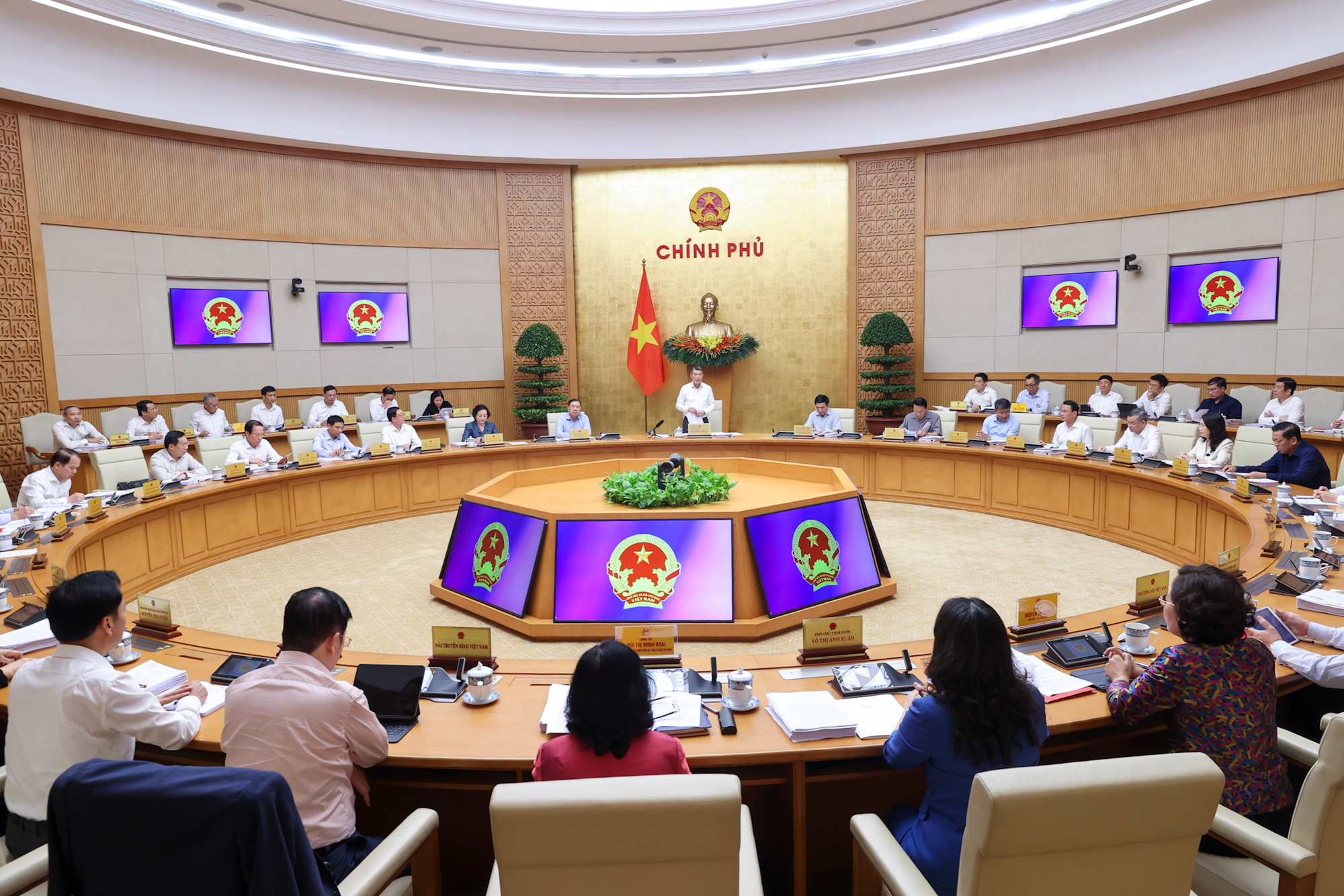 Ban hành Quy chế làm việc của Chính phủ 