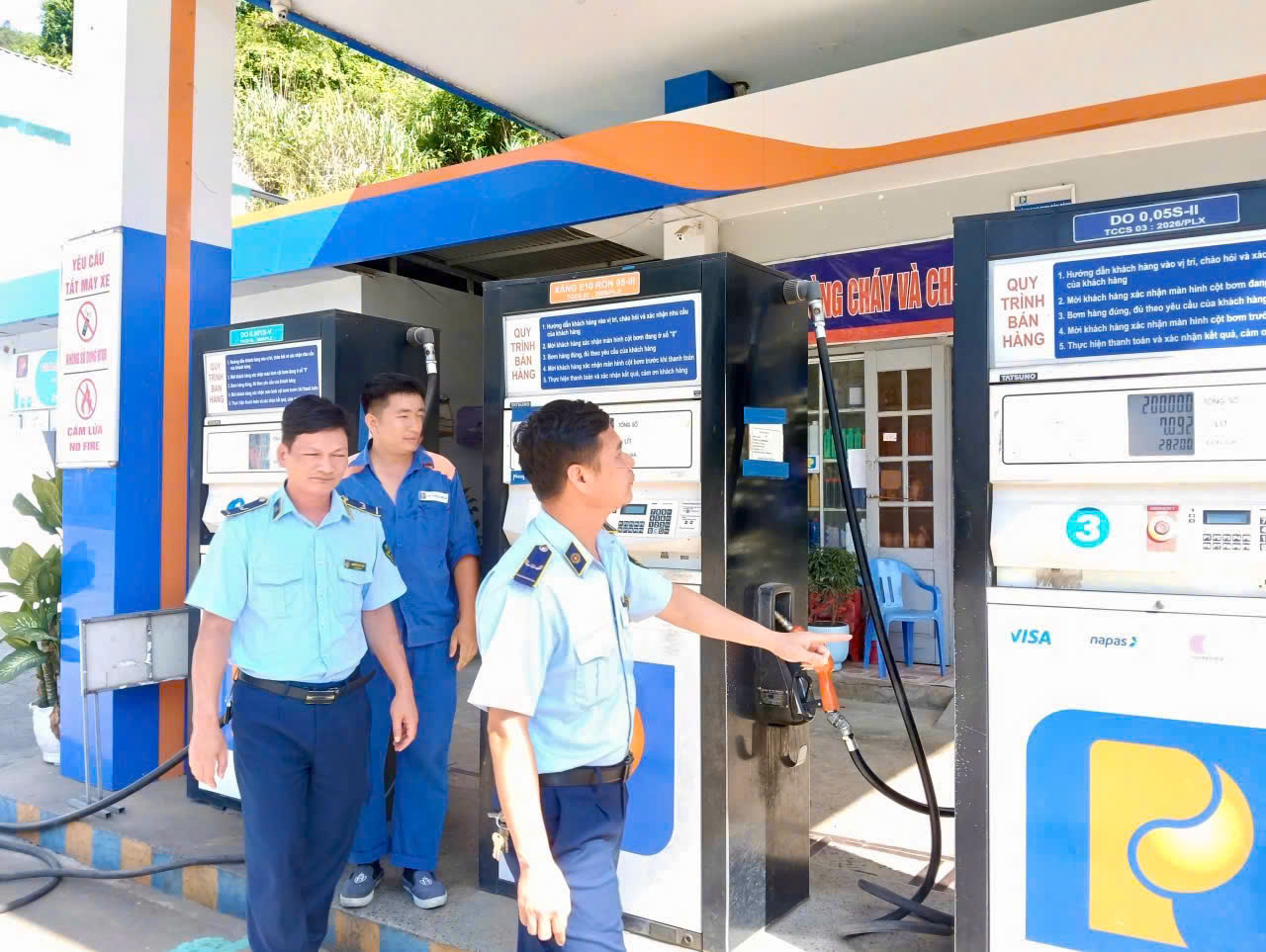Lai Châu: Người dân vùng sâu, vùng xa yên tâm sử dụng xăng E10