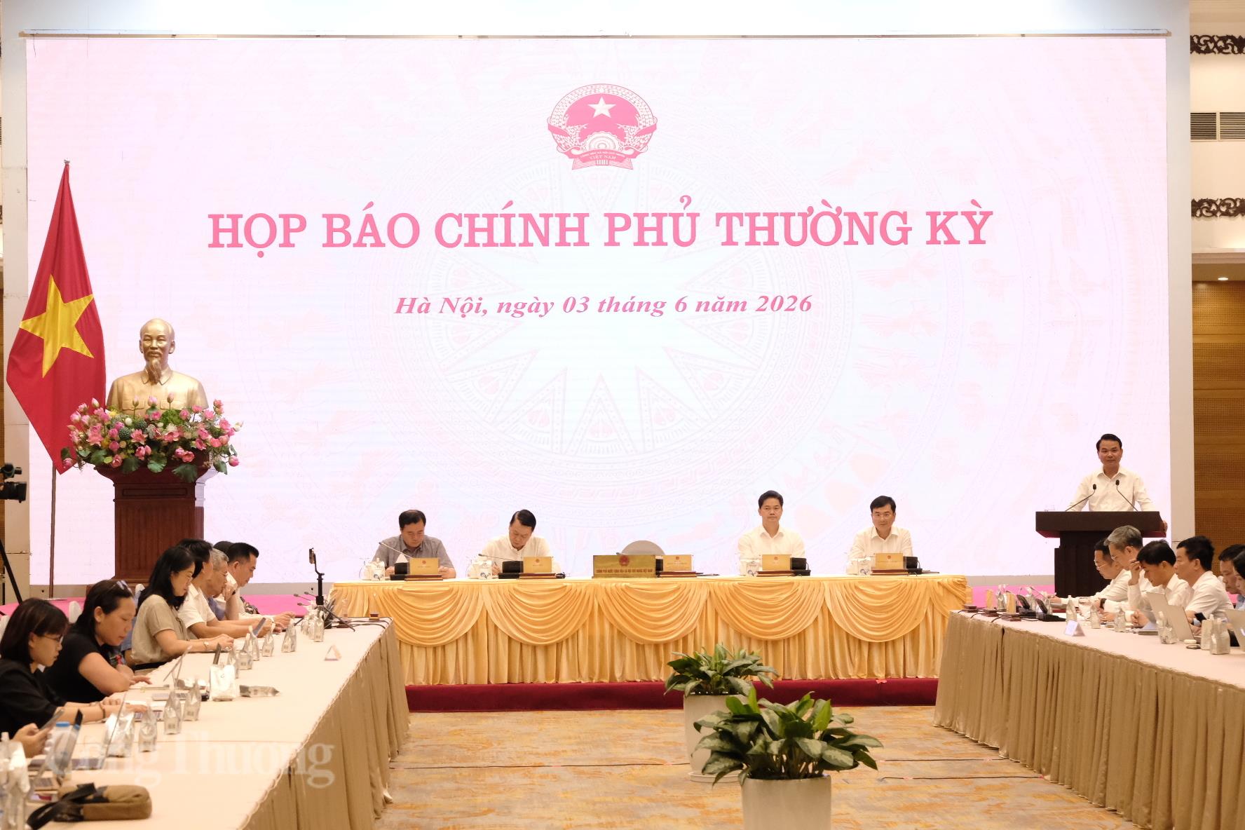 Họp báo Chính phủ tháng 5: Sản xuất công nghiệp là động lực tăng trưởng chủ yếu