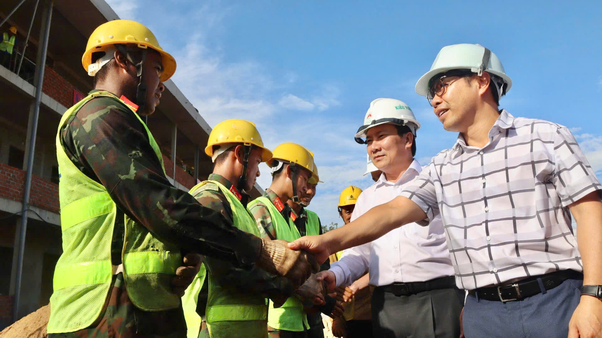 Gia Lai: Cao điểm 90 ngày đêm hoàn thành 7 trường nội trú biên giới