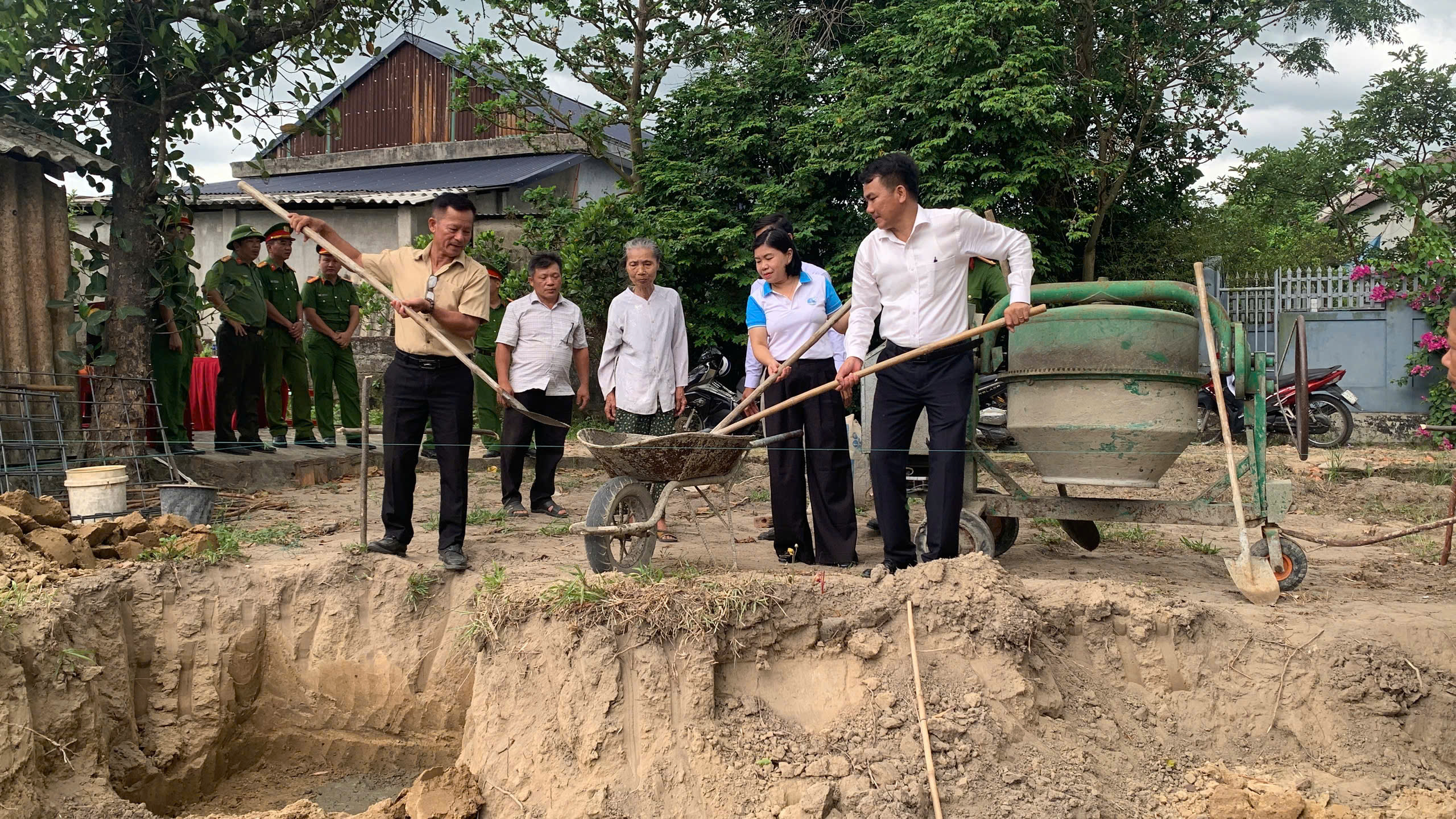 Thanh niên Cục Phòng vệ thương mại lan tỏa nghĩa tình trên miền đất lửa