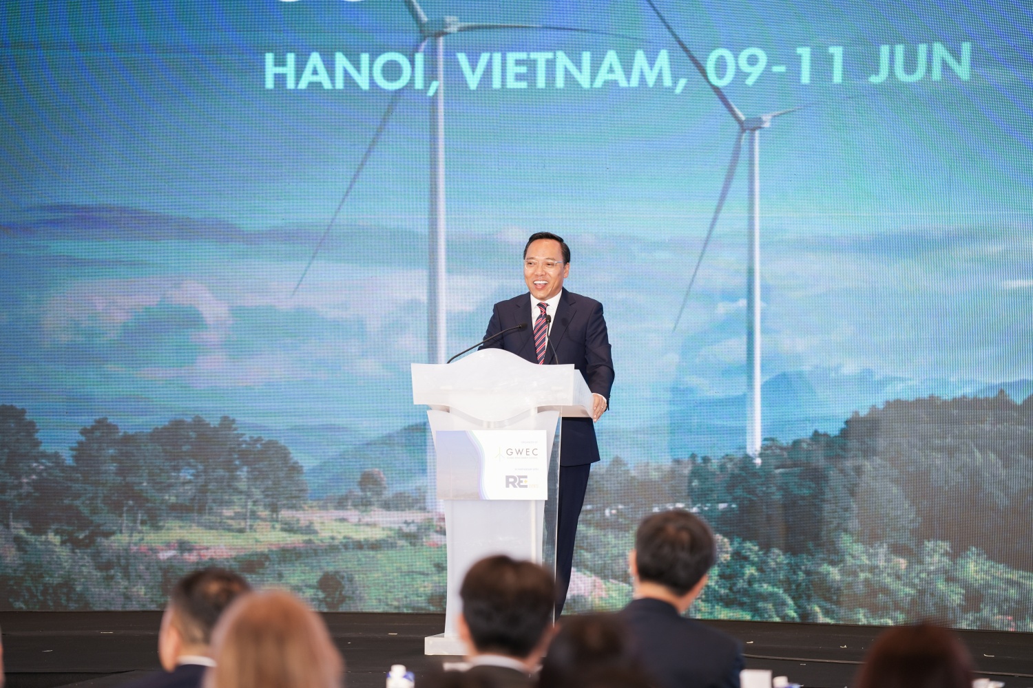 Việt Nam mở 'đường băng' cho điện gió ngoài khơi
