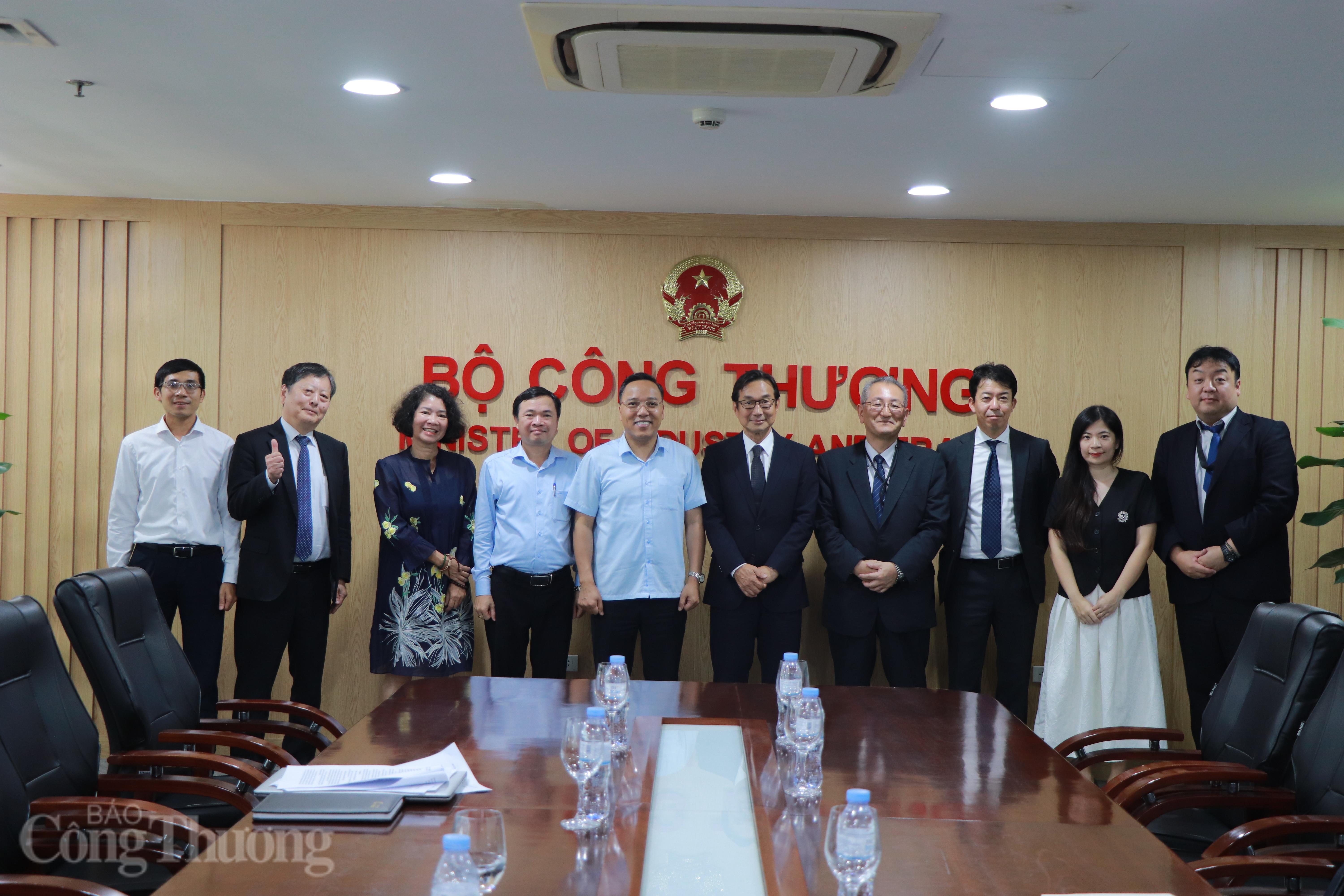 Thứ trưởng Nguyễn Hoàng Long làm việc với lãnh đạo Tập đoàn Idemitsu