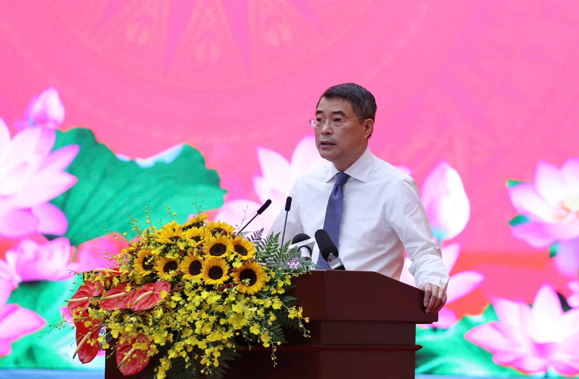 Thủ tướng Lê Minh Hưng: Đưa ngọn lửa thi đua trở thành sức mạnh hành động để tăng trưởng bền vững '2 con số'