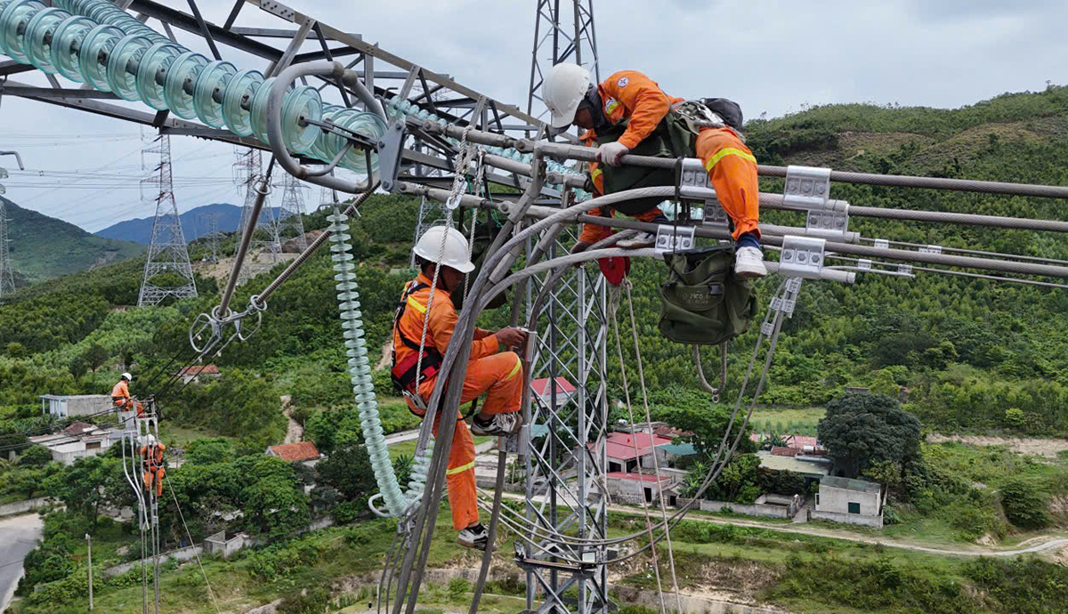 Giữ thông suốt xa lộ điện 500kV Bắc - Nam