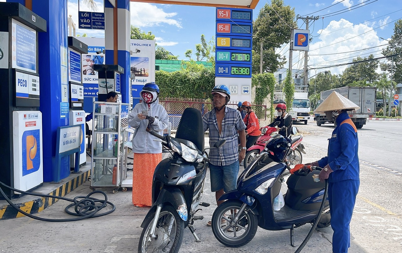 Vĩnh Long: Tiêu thụ xăng E10 ổn định sau hơn nửa tháng chuyển đổi