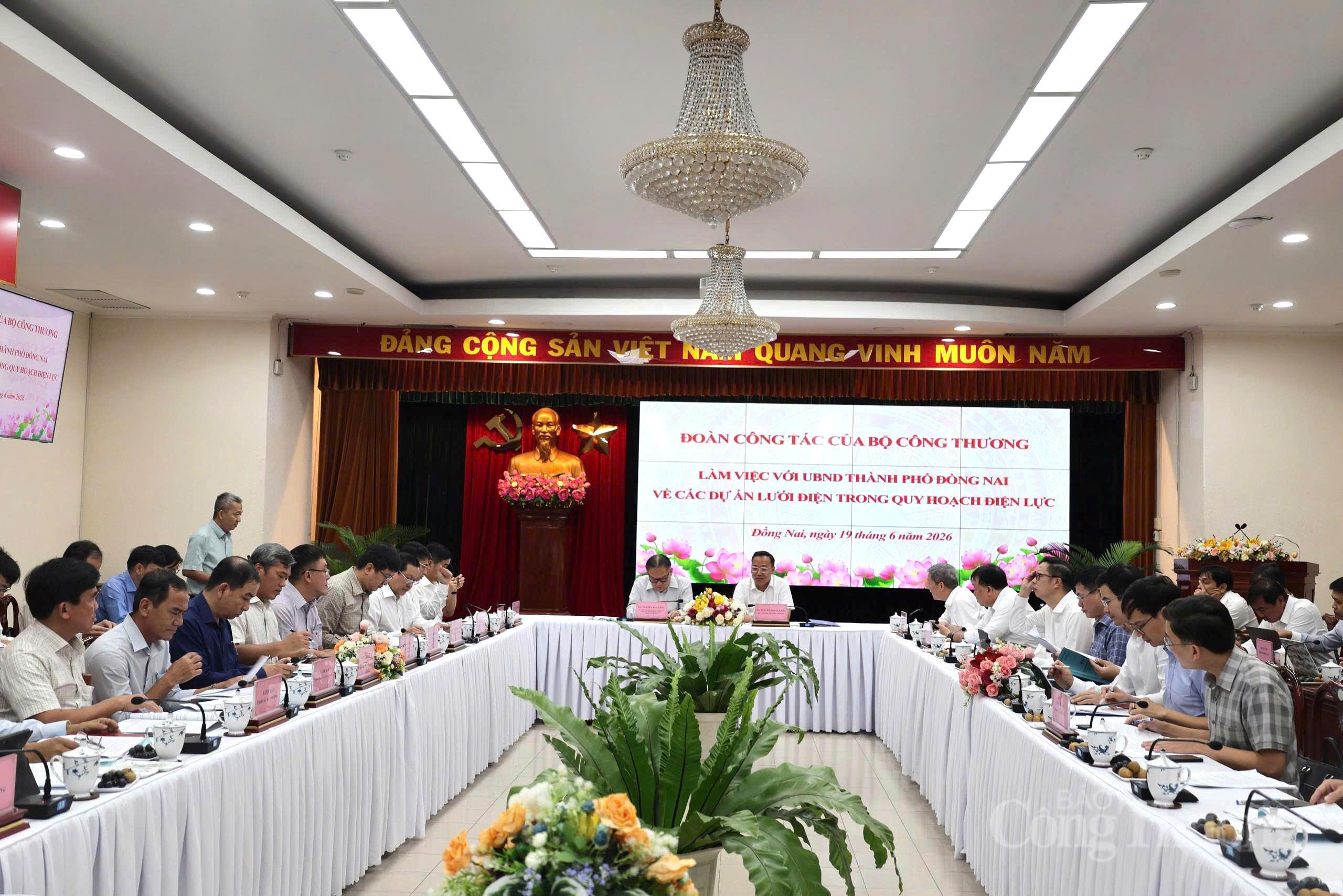 Thứ trưởng Nguyễn Hoàng Long làm việc với TP. Đồng Nai về Quy hoạch điện VIII điều chỉnh
