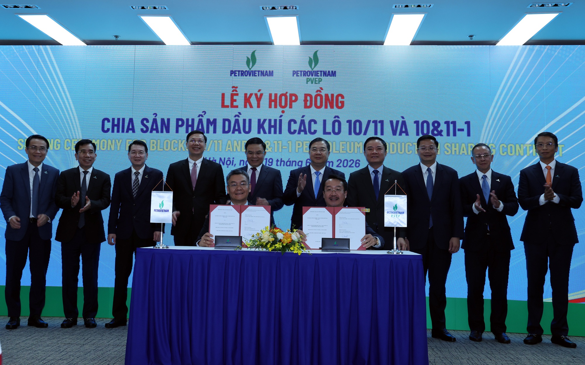 Phó Thủ tướng Thường trực Phạm Gia Túc chứng kiến ký kết 2 hợp đồng dầu khí quan trọng
