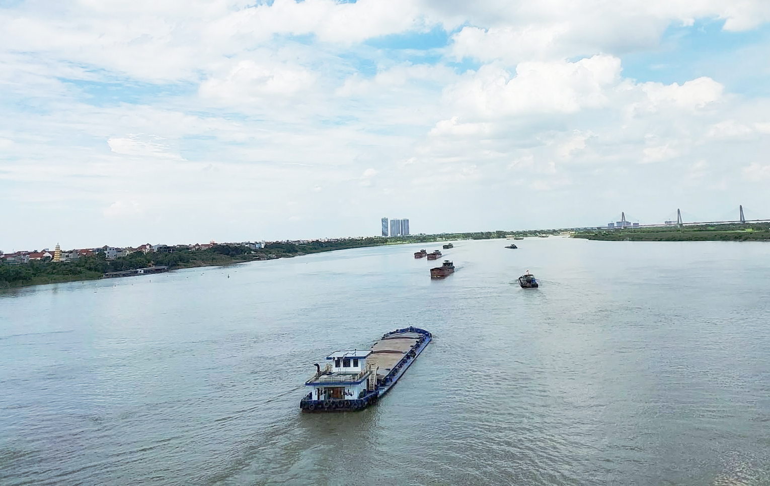 Bãi bỏ một số thủ tục, miễn phí phương tiện thủy nội địa